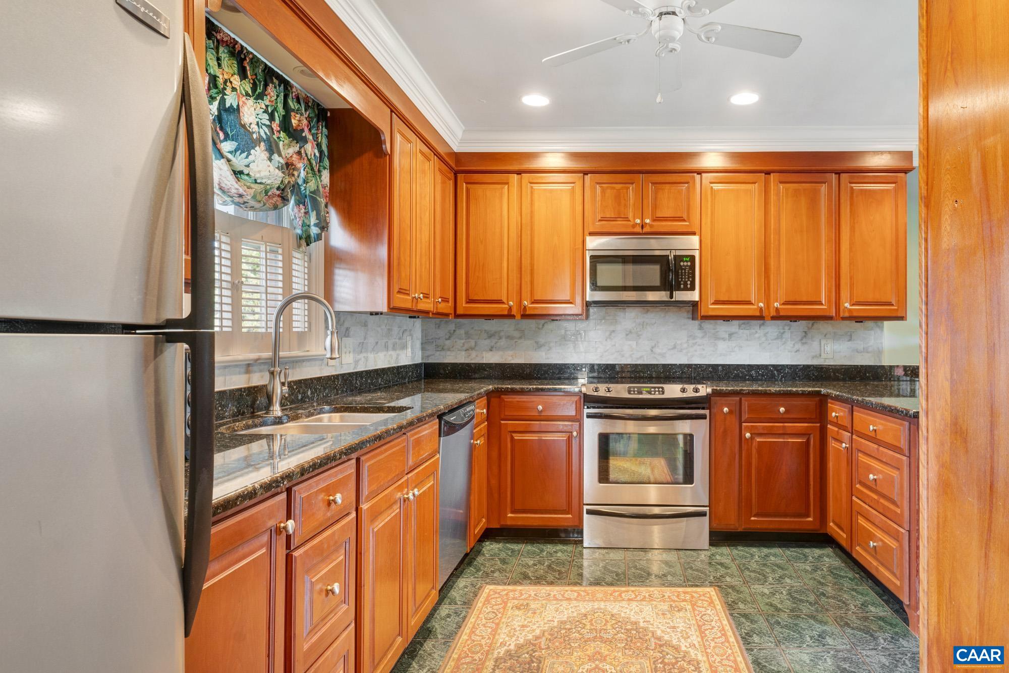 1060 FAIRWAY DR