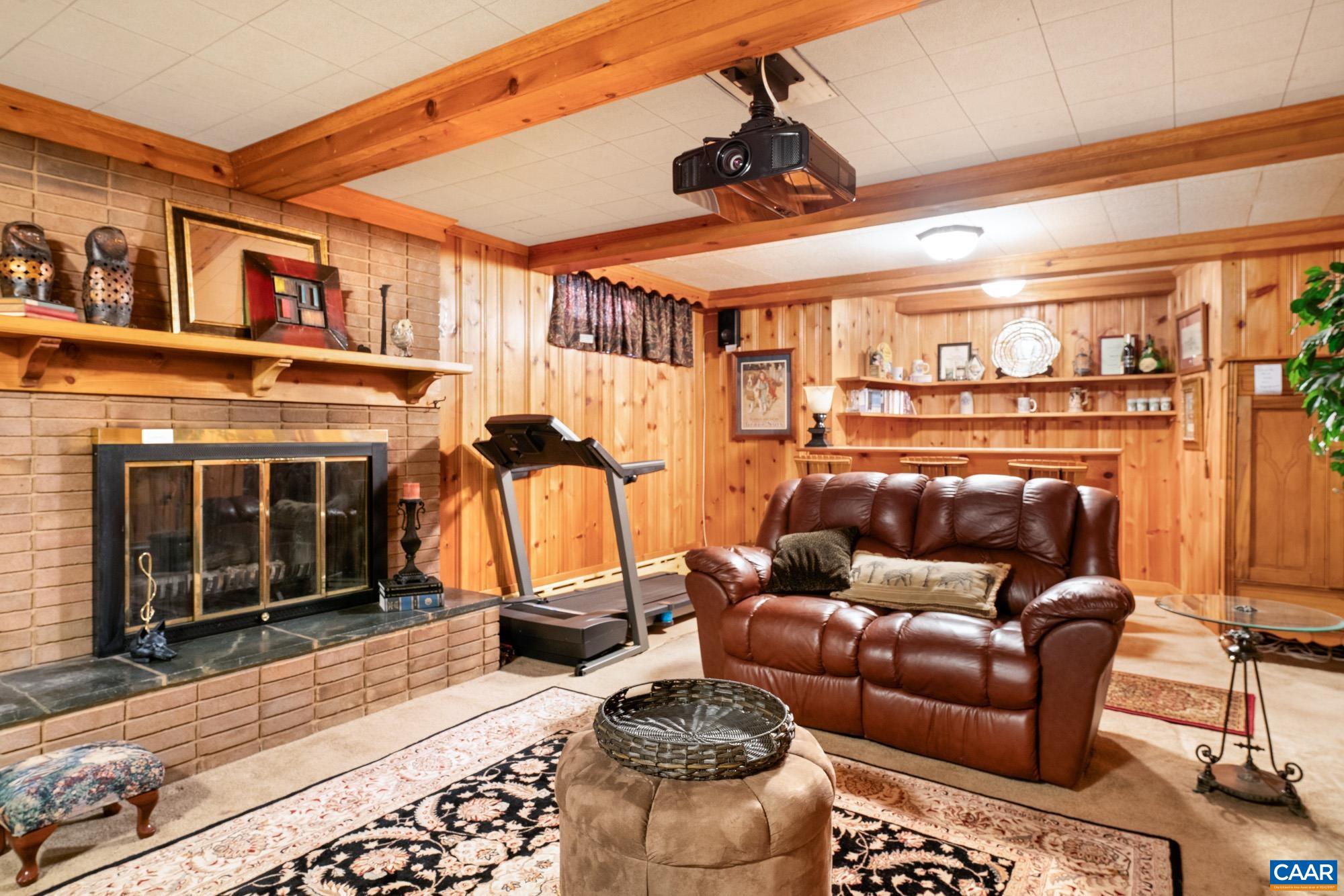 1060 FAIRWAY DR