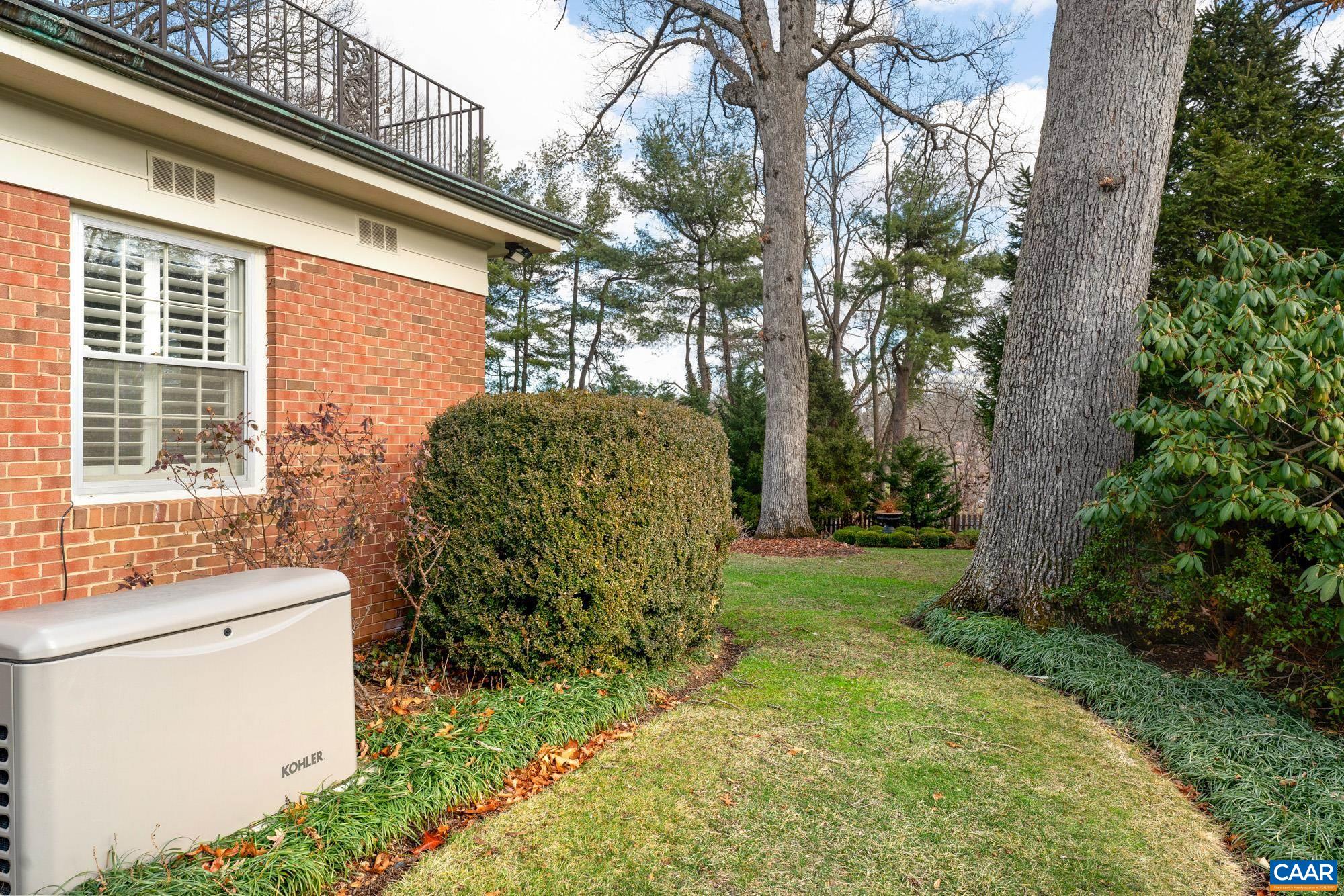 1060 FAIRWAY DR