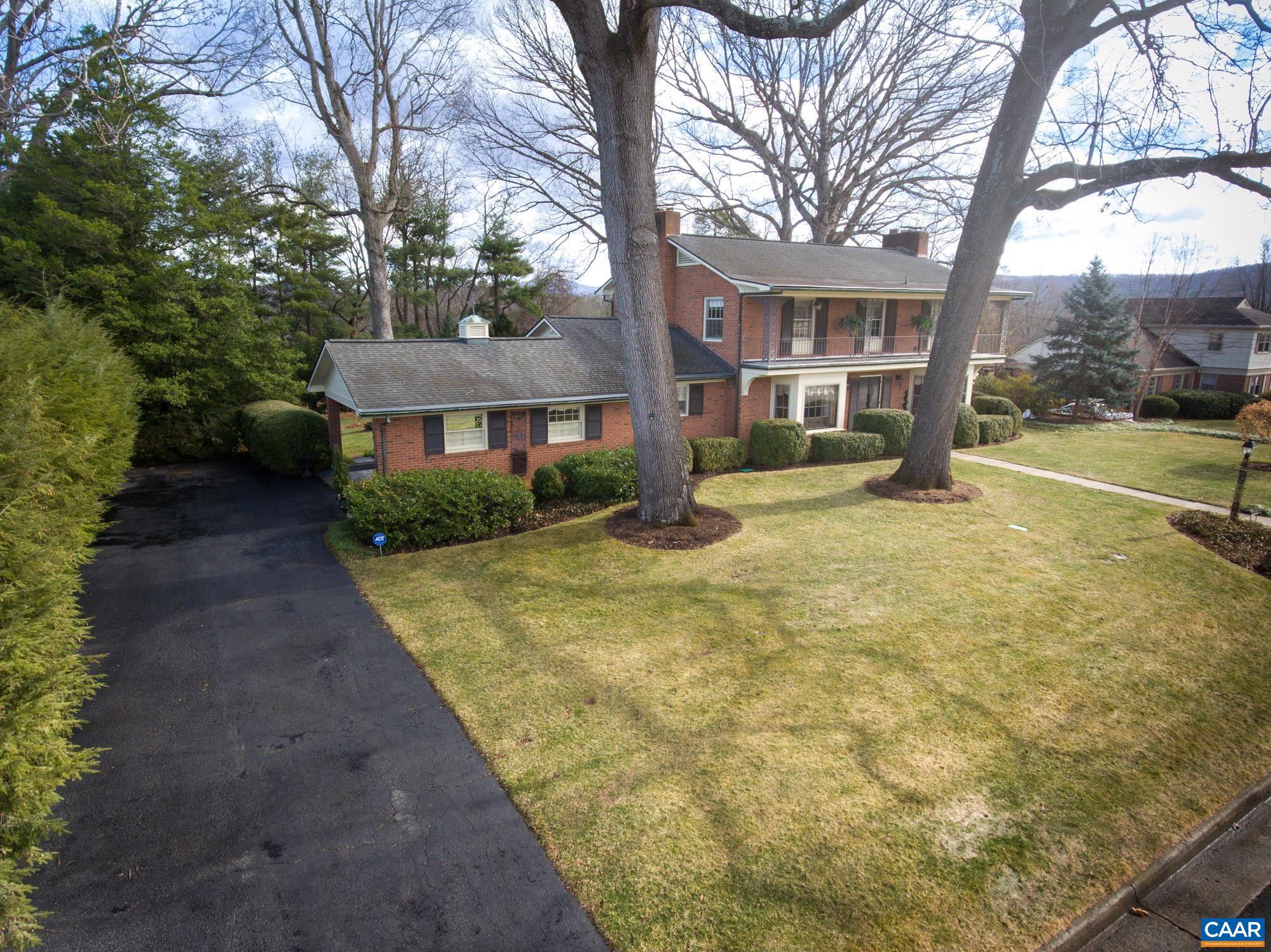 1060 FAIRWAY DR