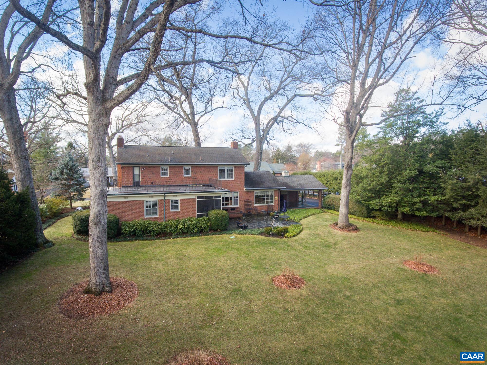 1060 FAIRWAY DR
