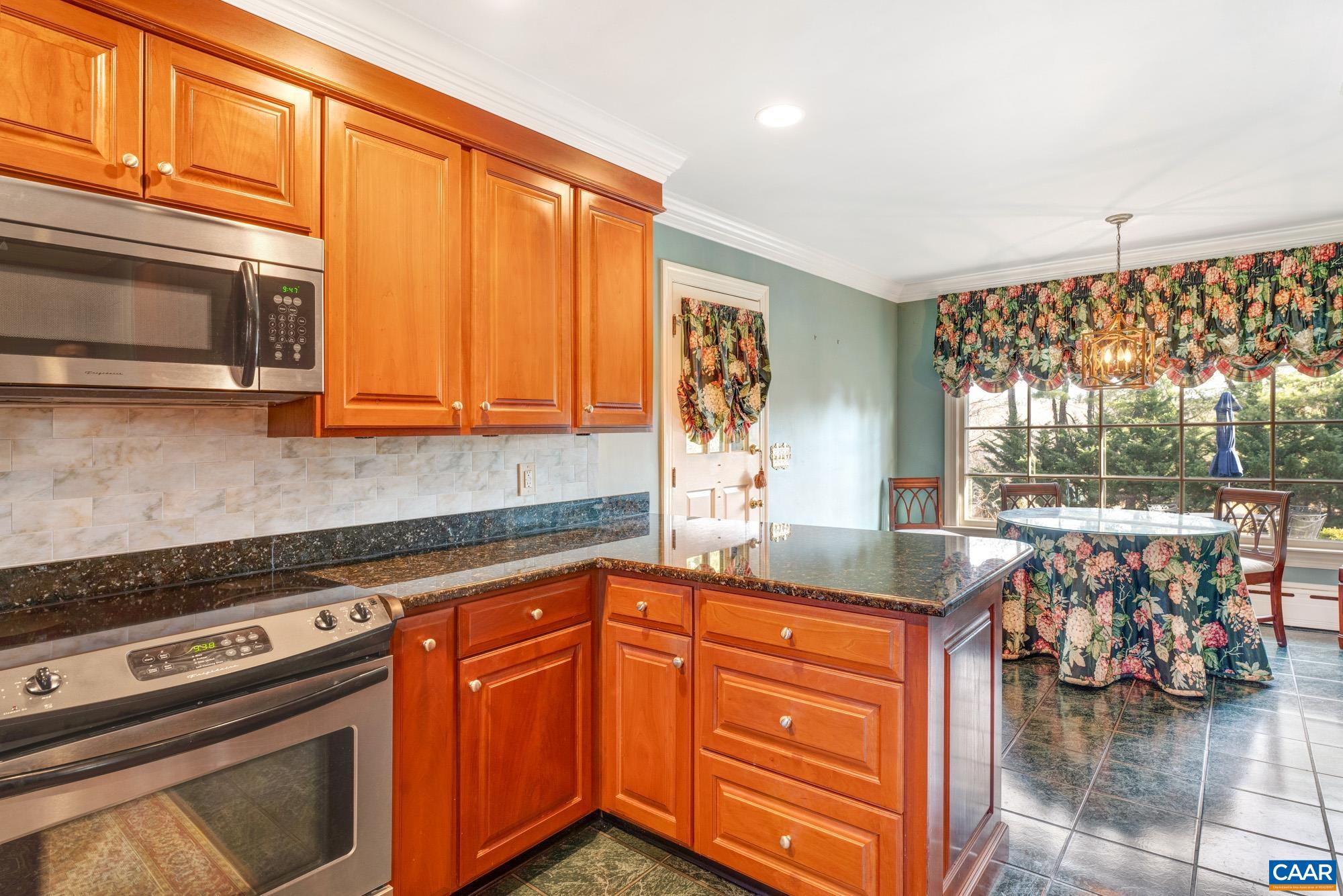 1060 FAIRWAY DR