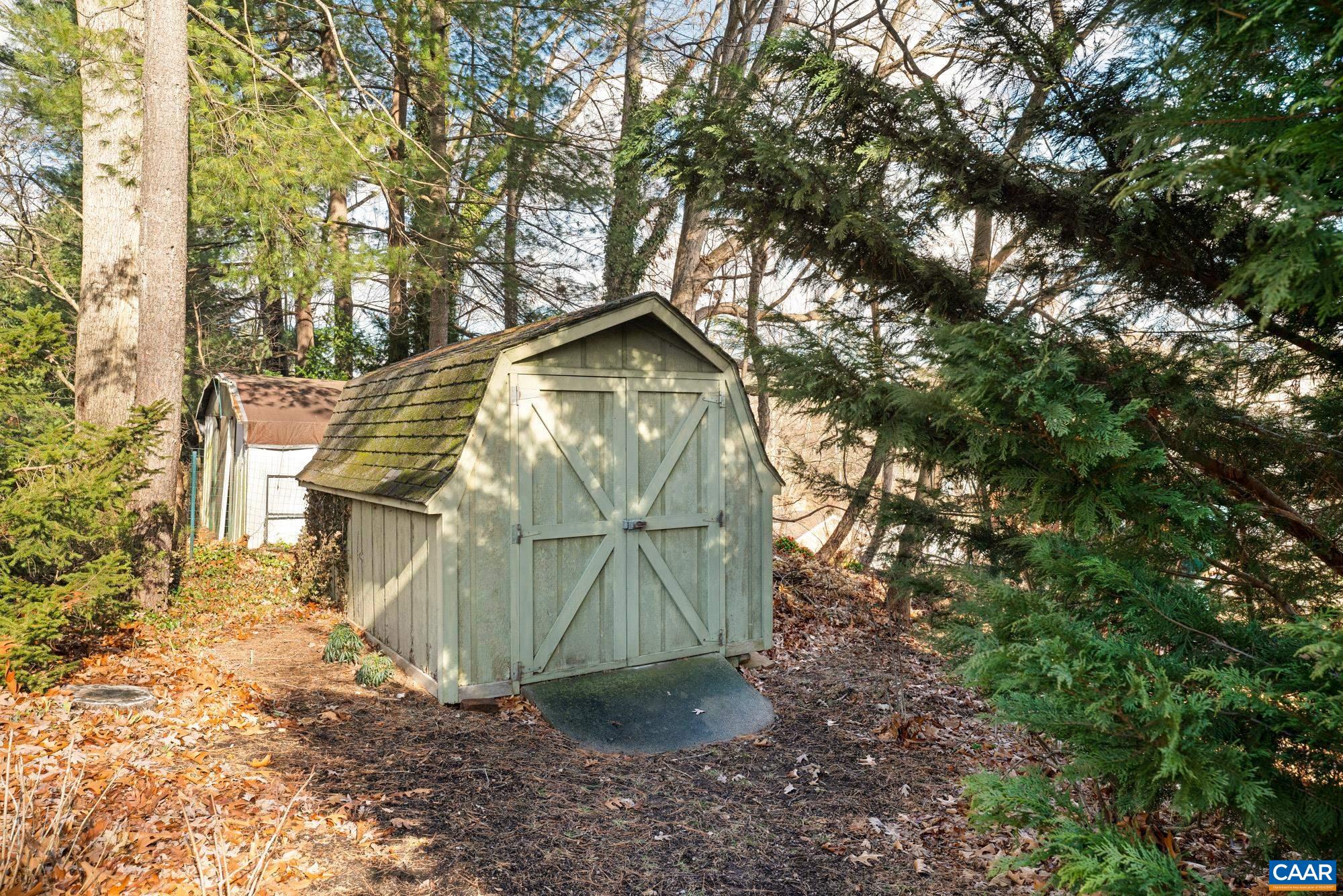 1060 FAIRWAY DR