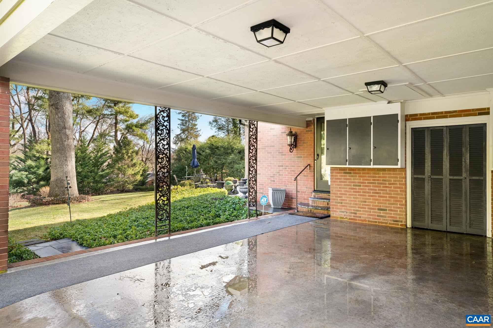 1060 FAIRWAY DR
