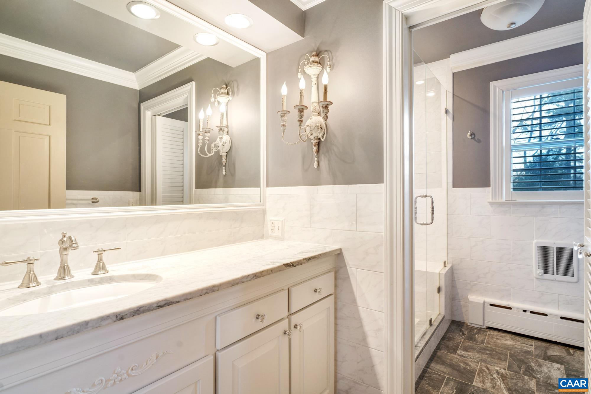 1060 FAIRWAY DR