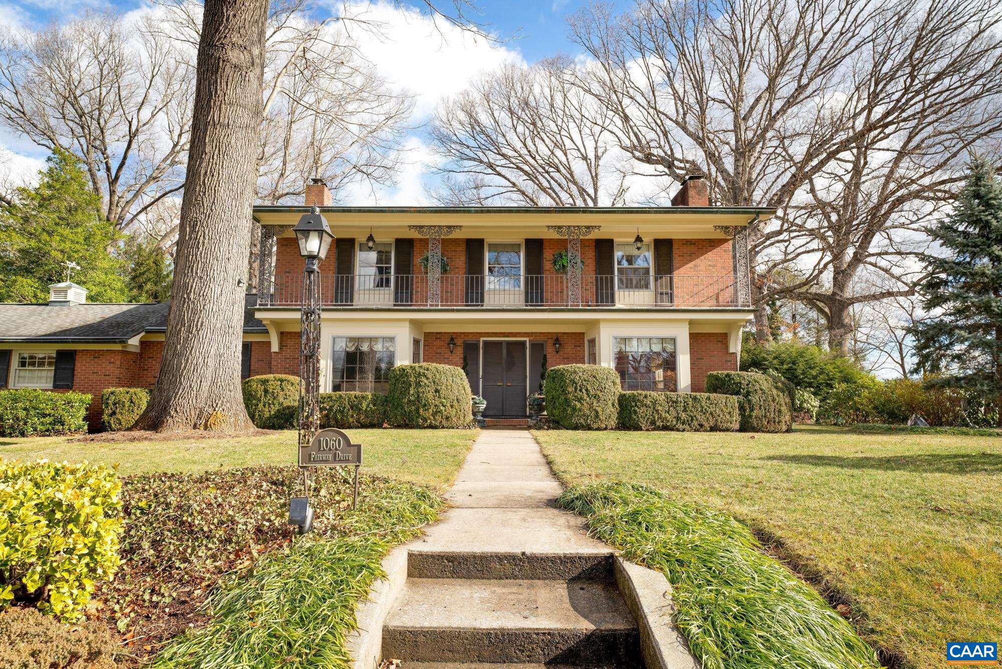 1060 FAIRWAY DR