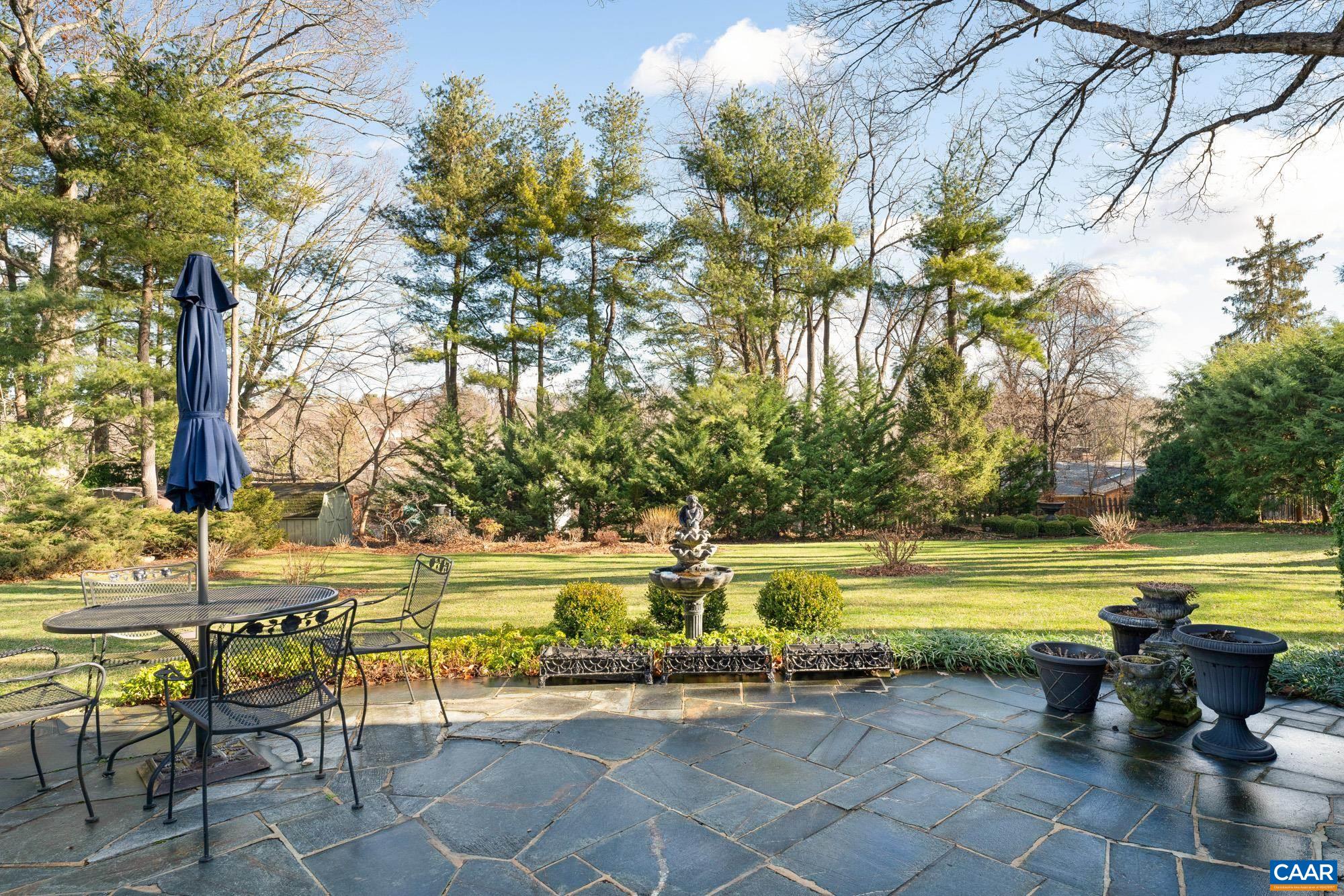 1060 FAIRWAY DR