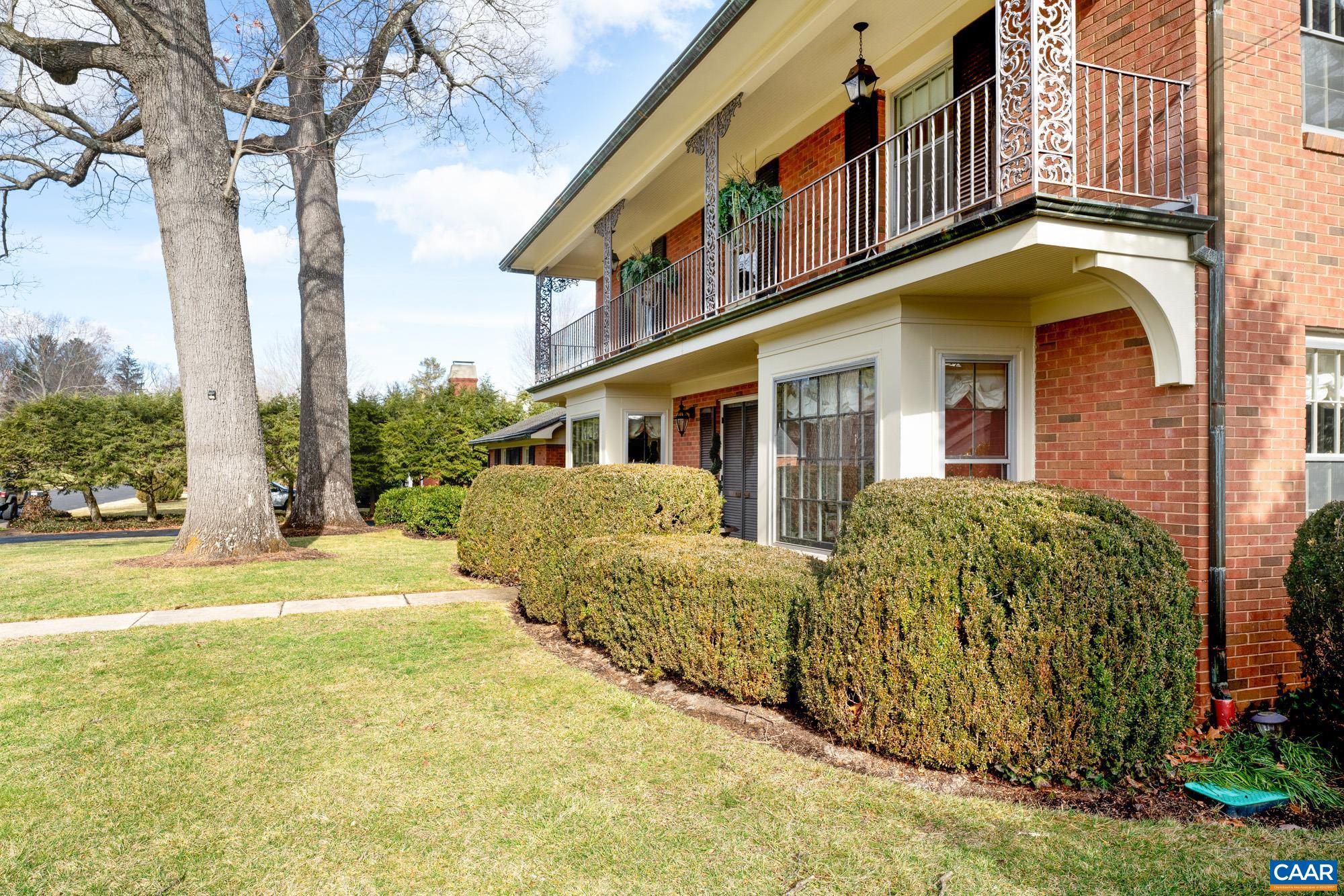 1060 FAIRWAY DR
