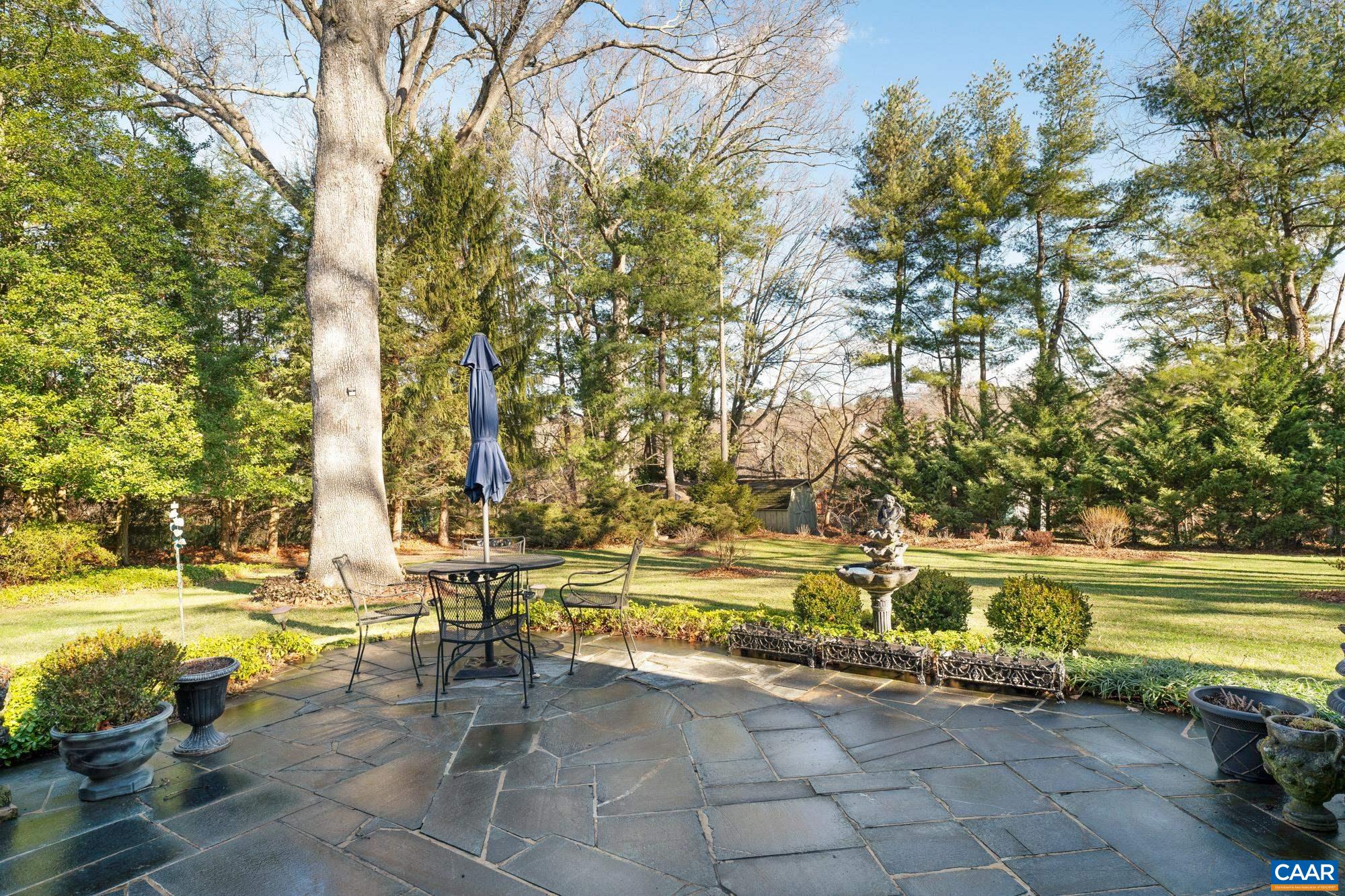 1060 FAIRWAY DR