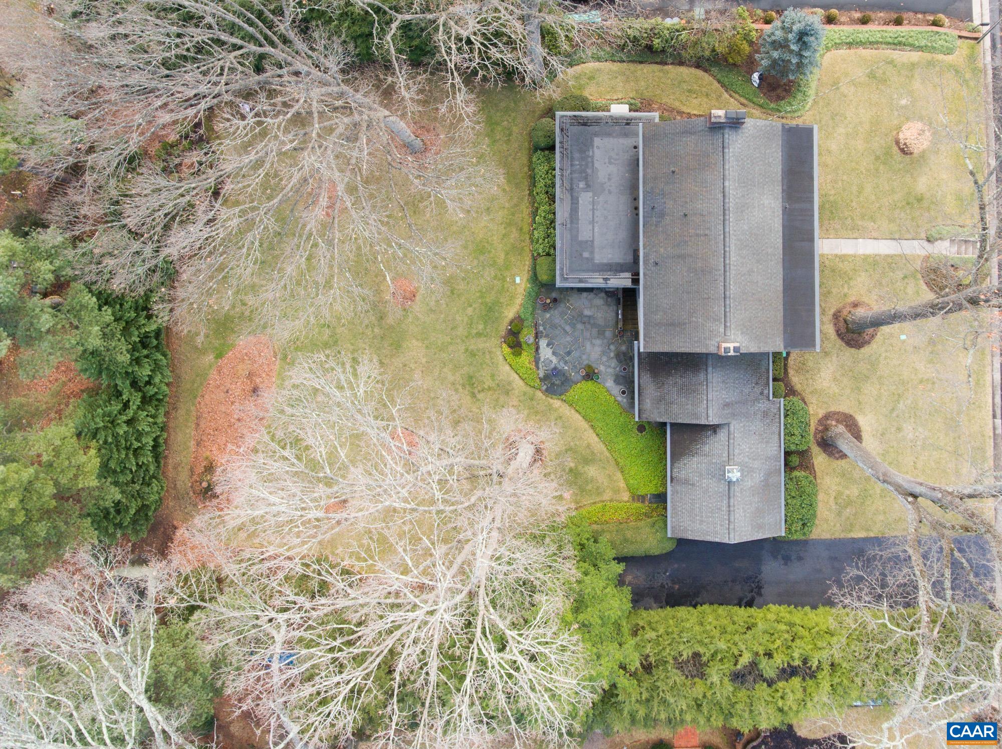 1060 FAIRWAY DR