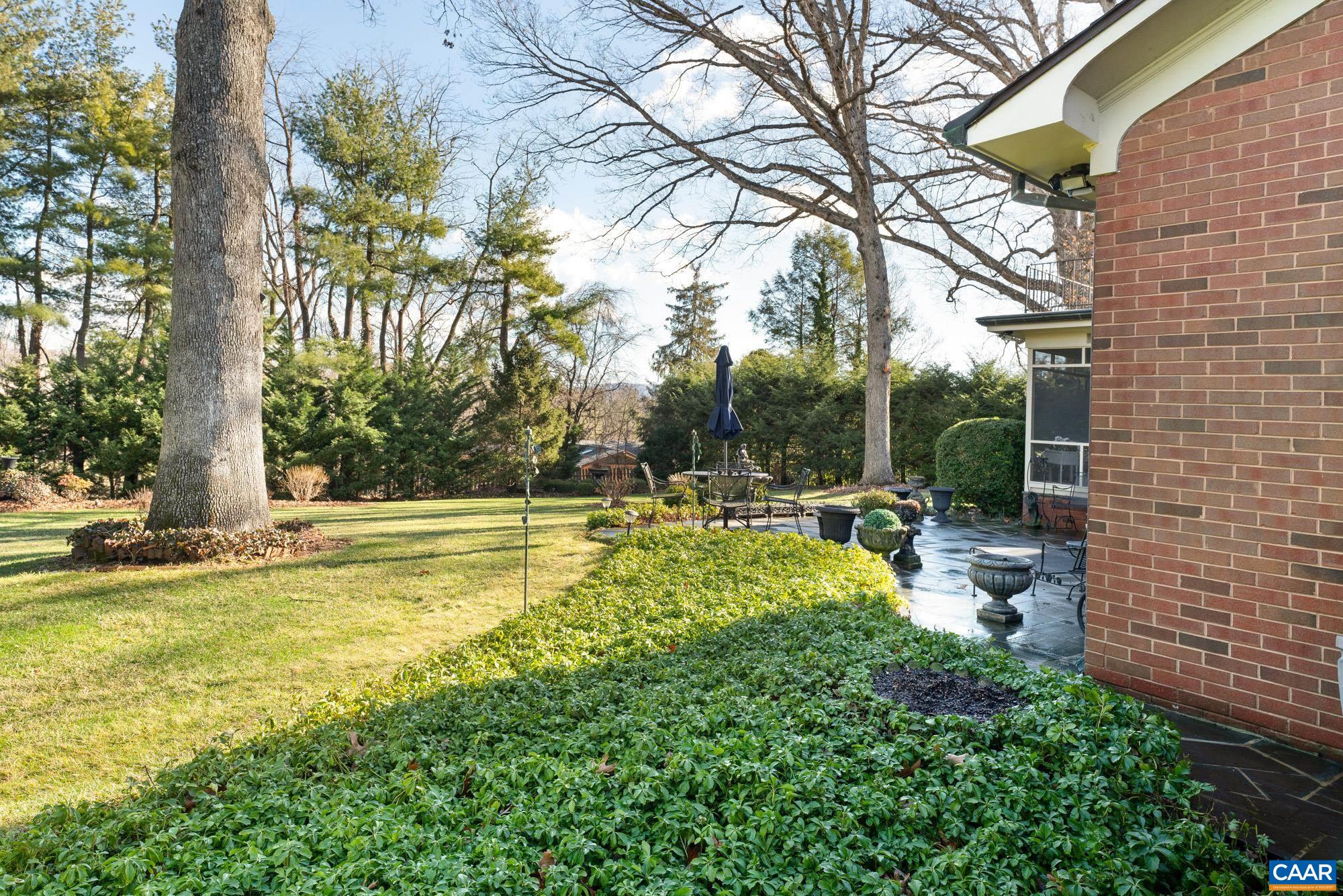 1060 FAIRWAY DR