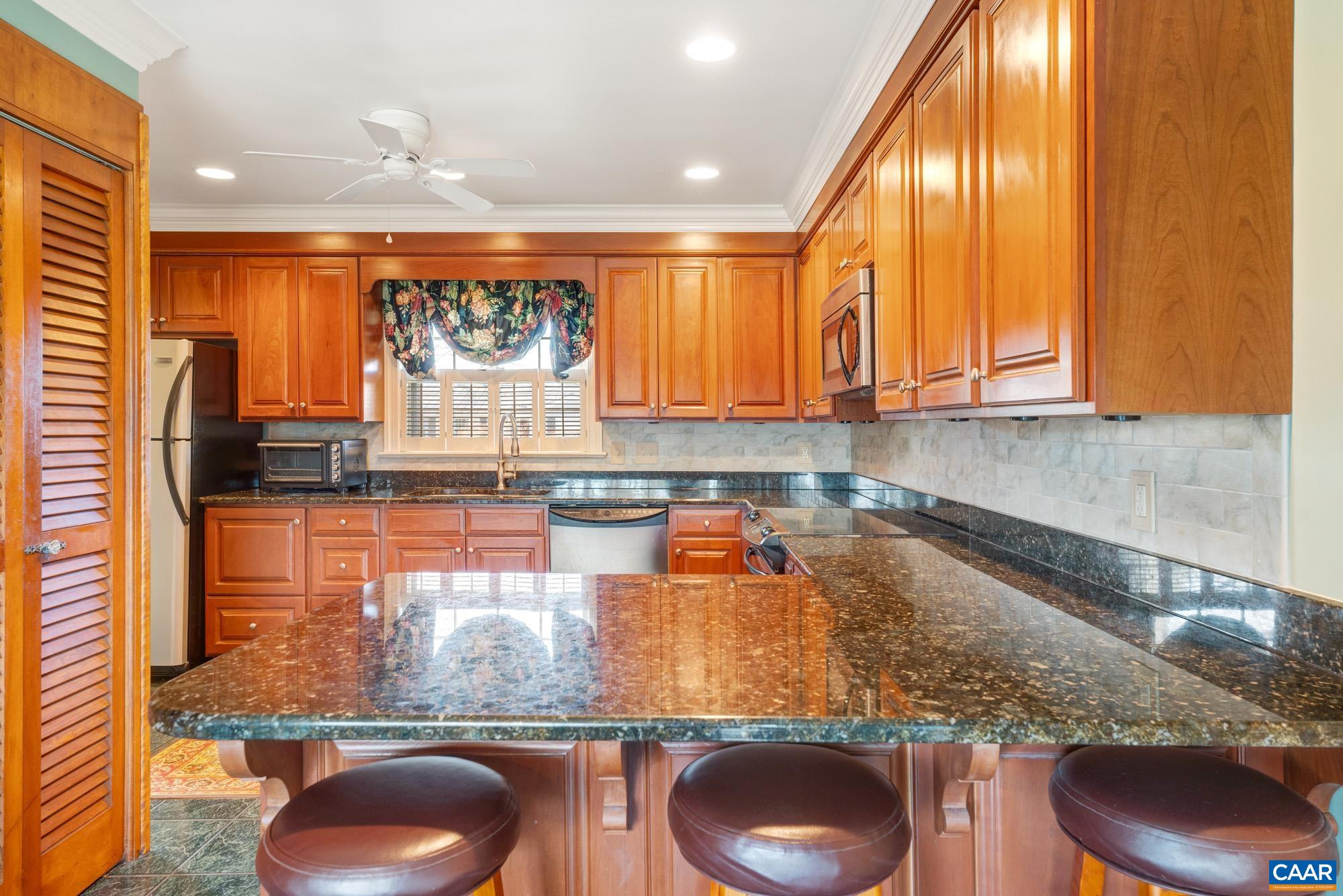 1060 FAIRWAY DR