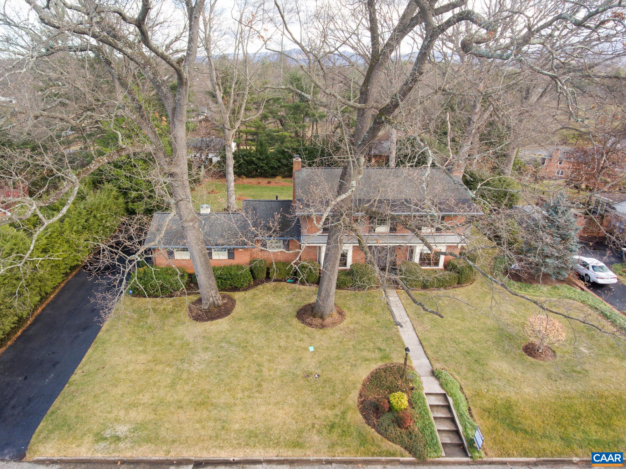 1060 FAIRWAY DR