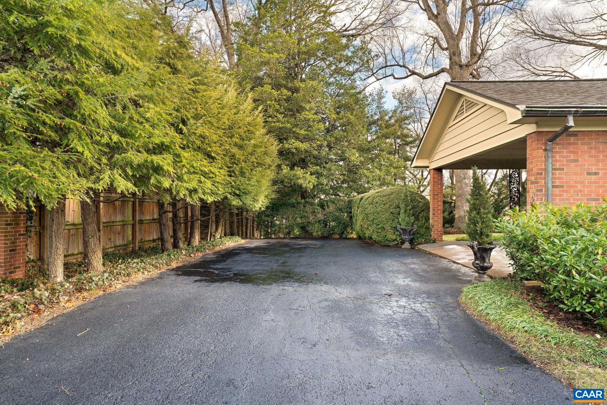 1060 FAIRWAY DR