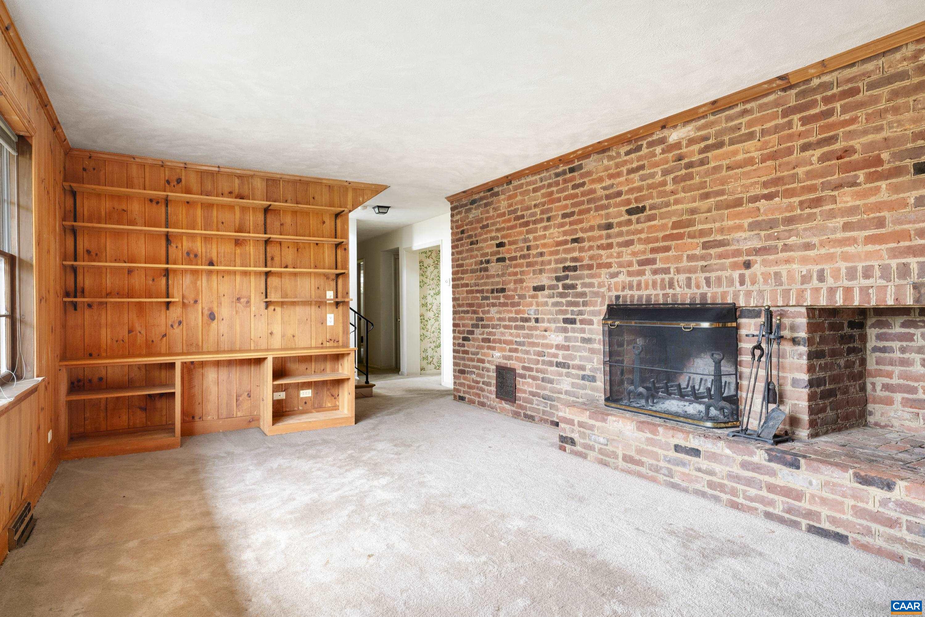 106 TALLY HO DR