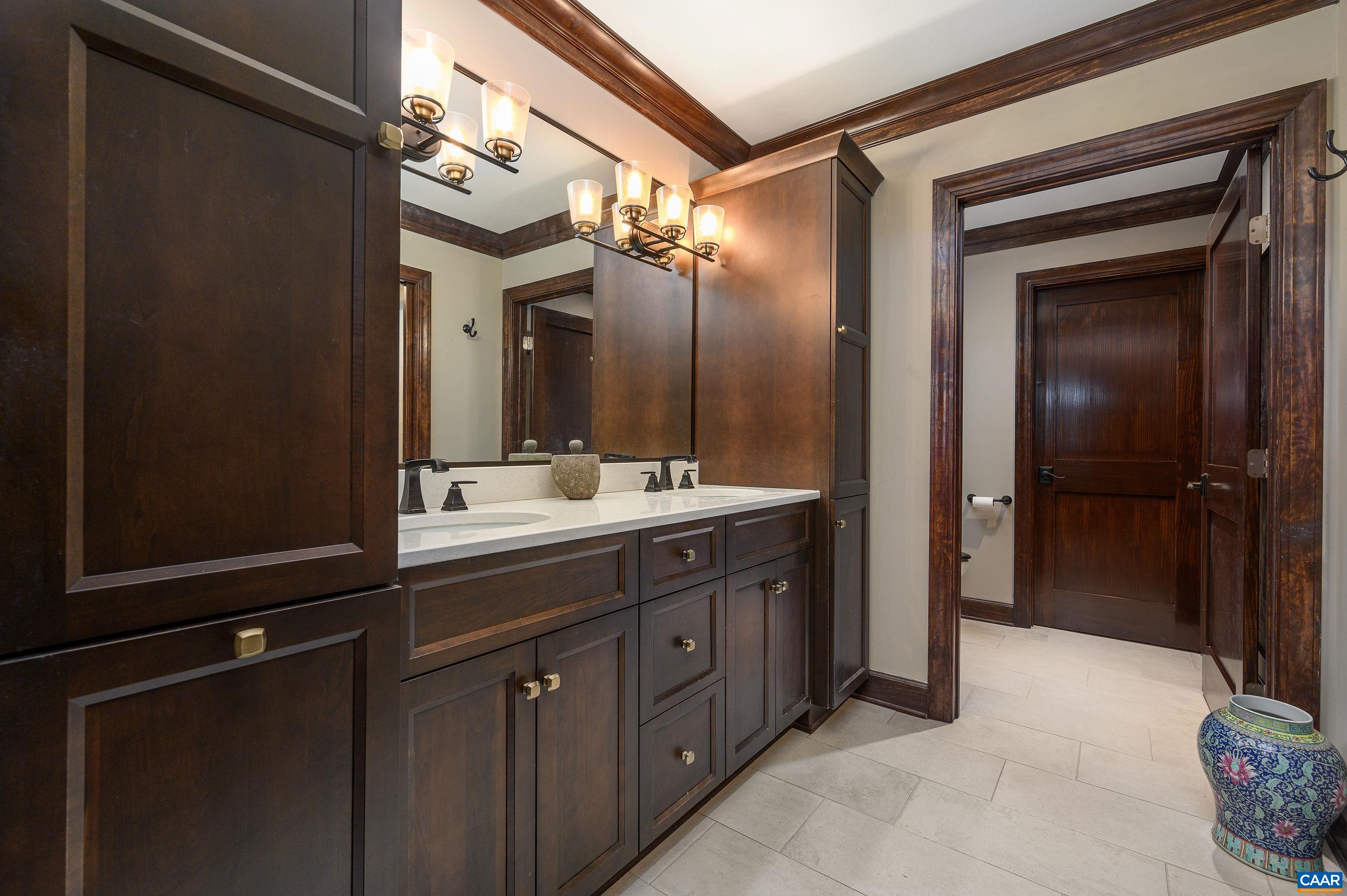 218 W WATER ST Unit: 601