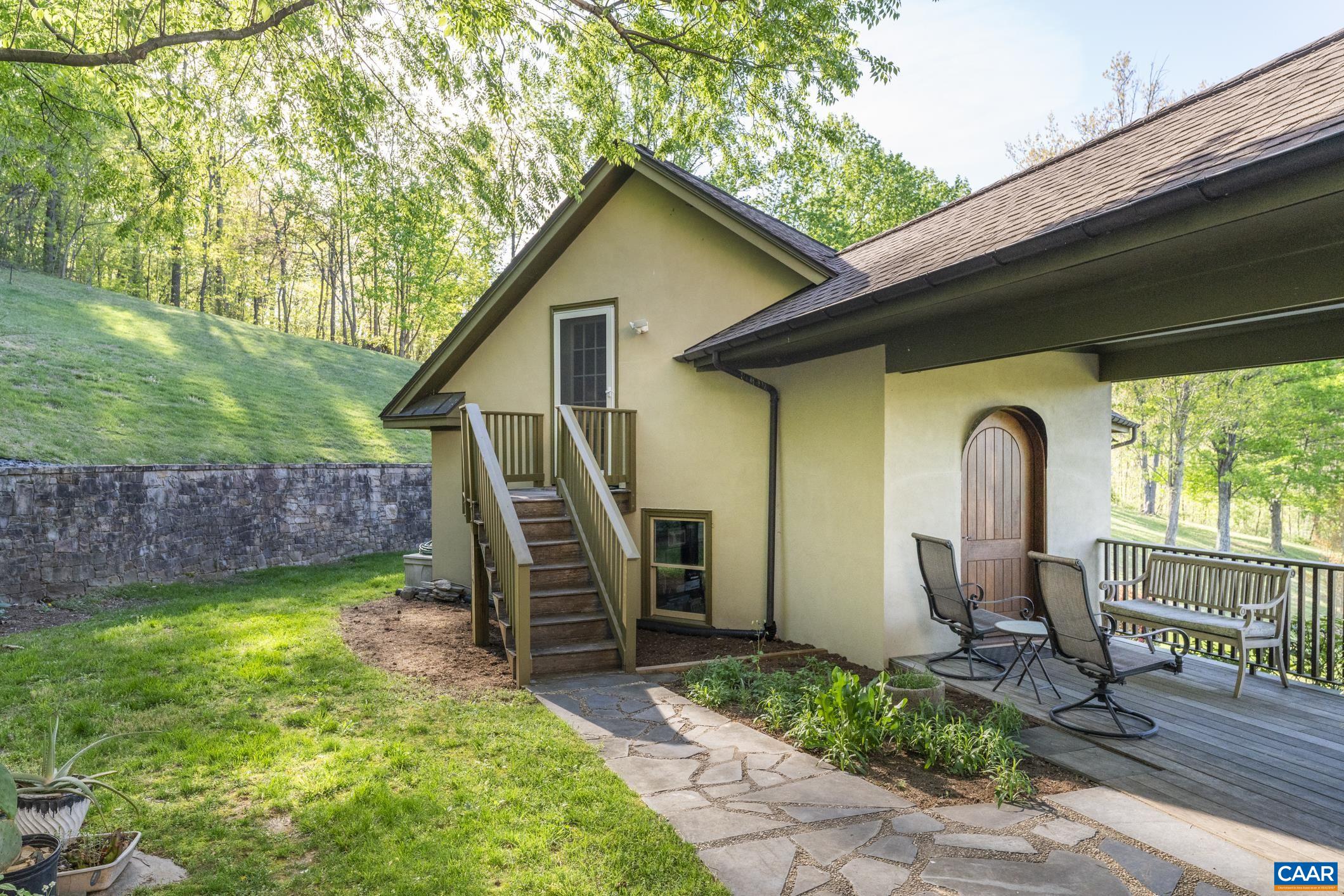 94 LEXINGTON CT