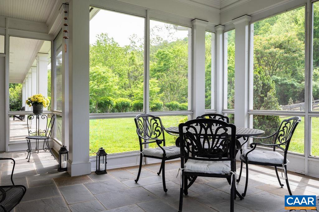 545 ROCKS FARM DR