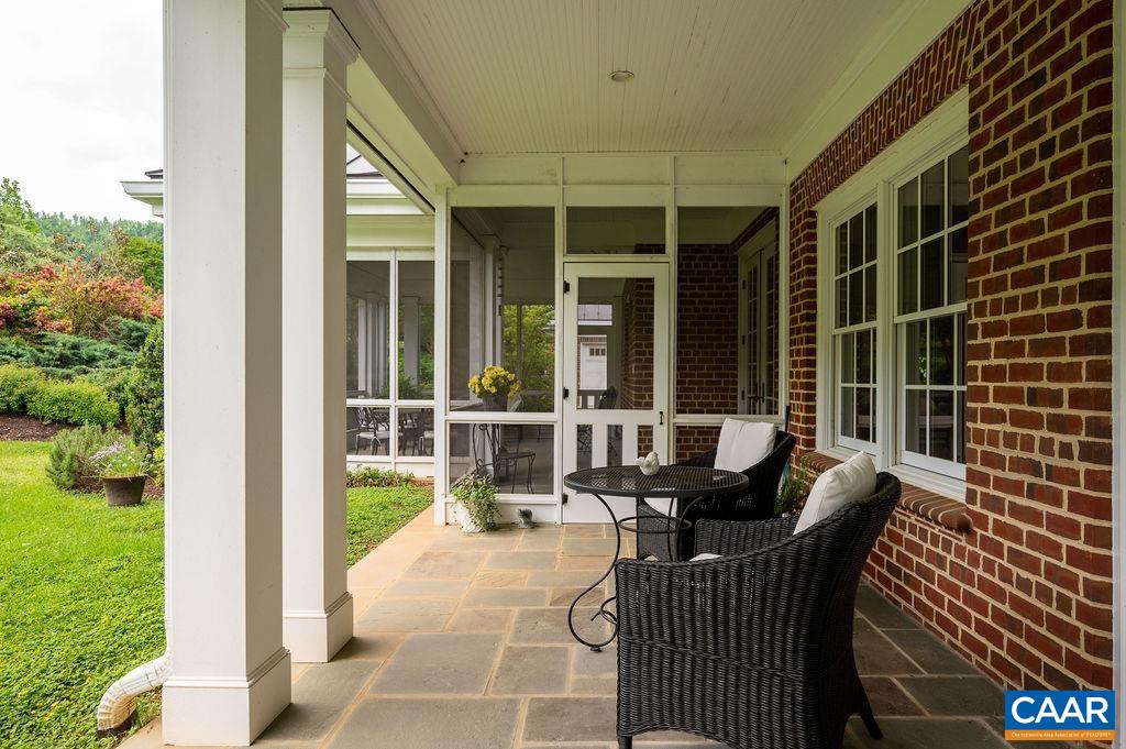 545 ROCKS FARM DR