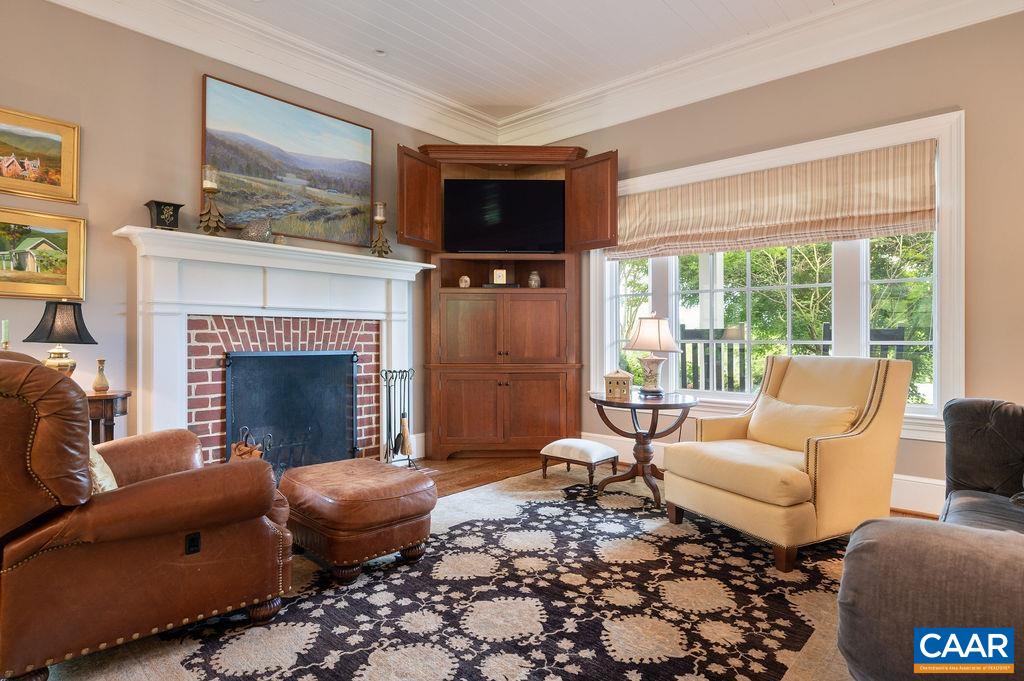 545 ROCKS FARM DR
