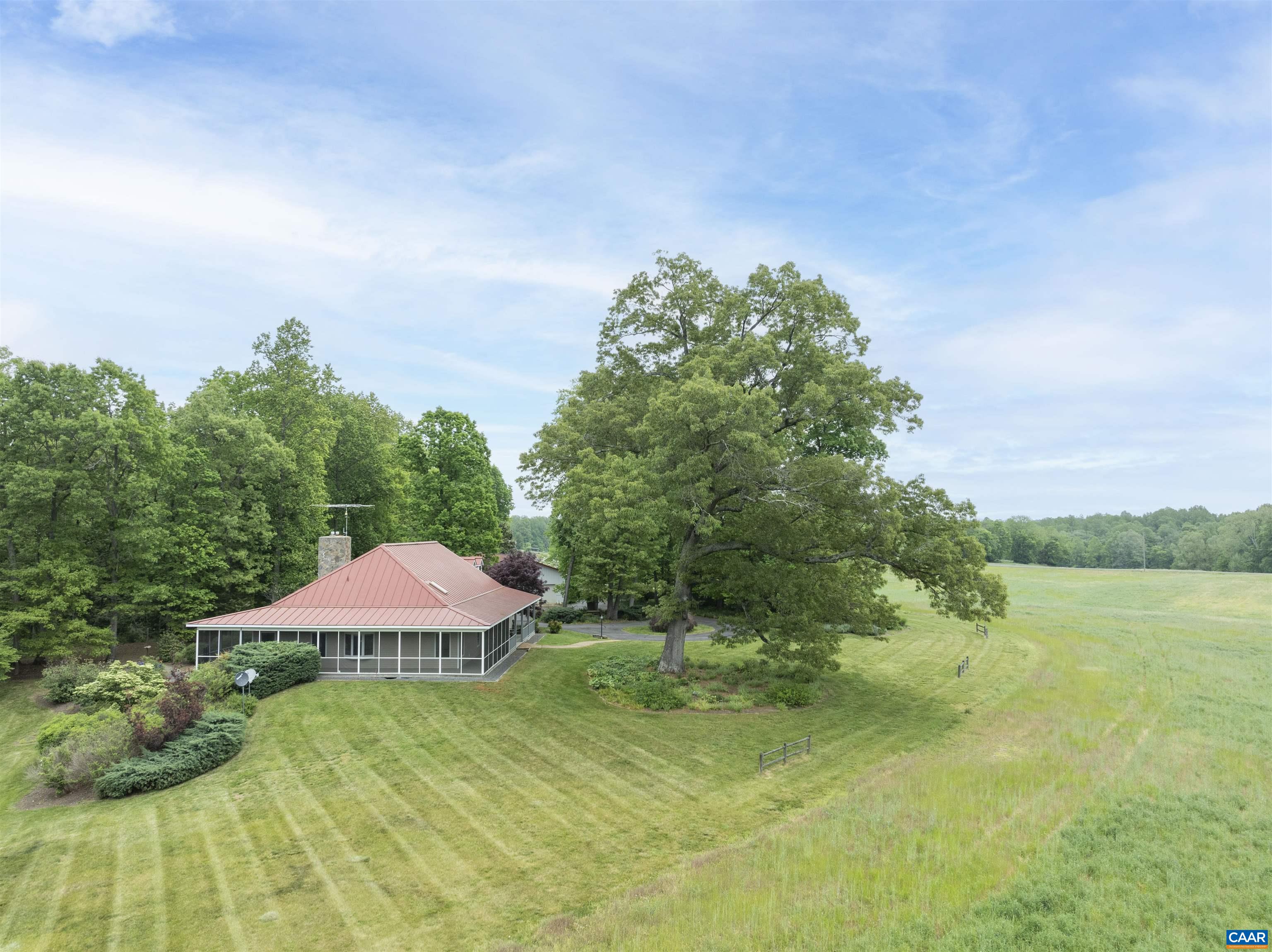 403 DEER HAVEN LN
