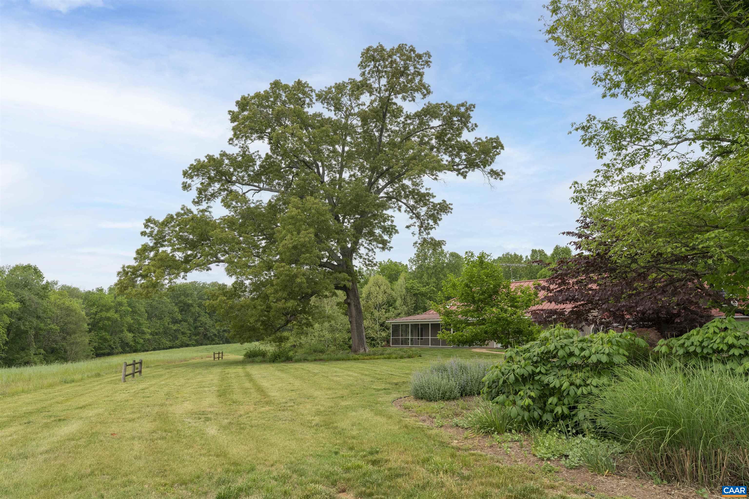 403 DEER HAVEN LN