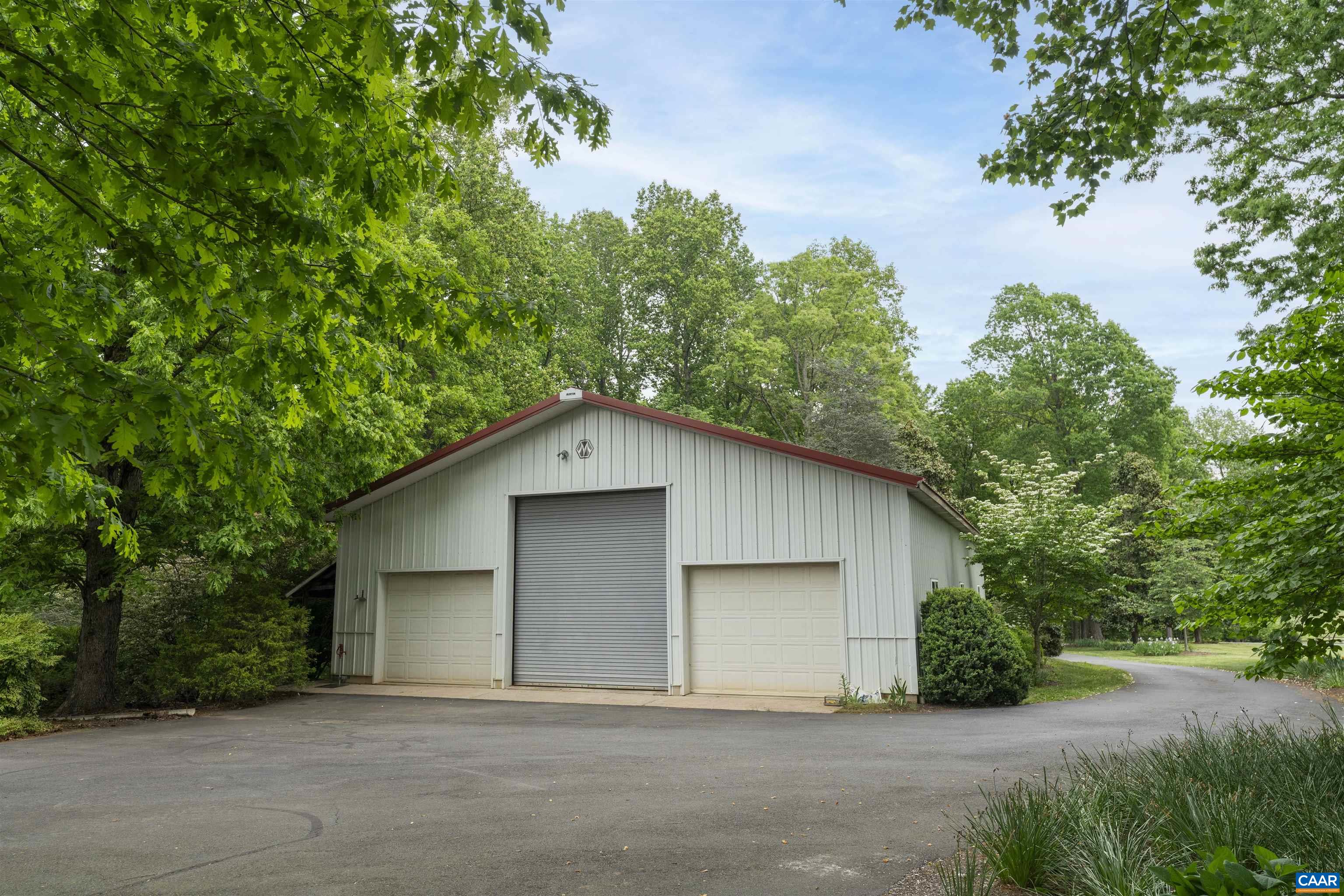 403 DEER HAVEN LN