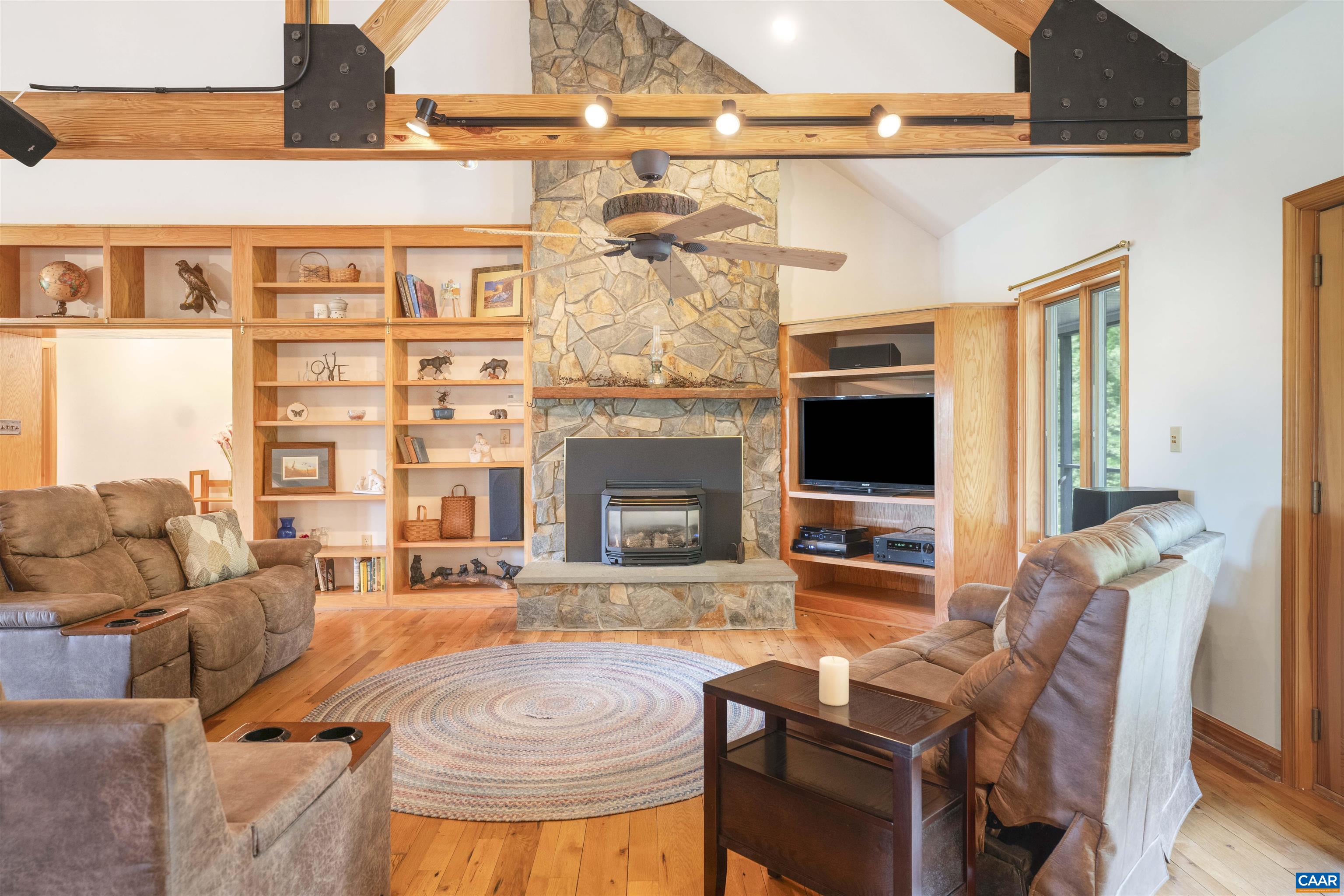 403 DEER HAVEN LN