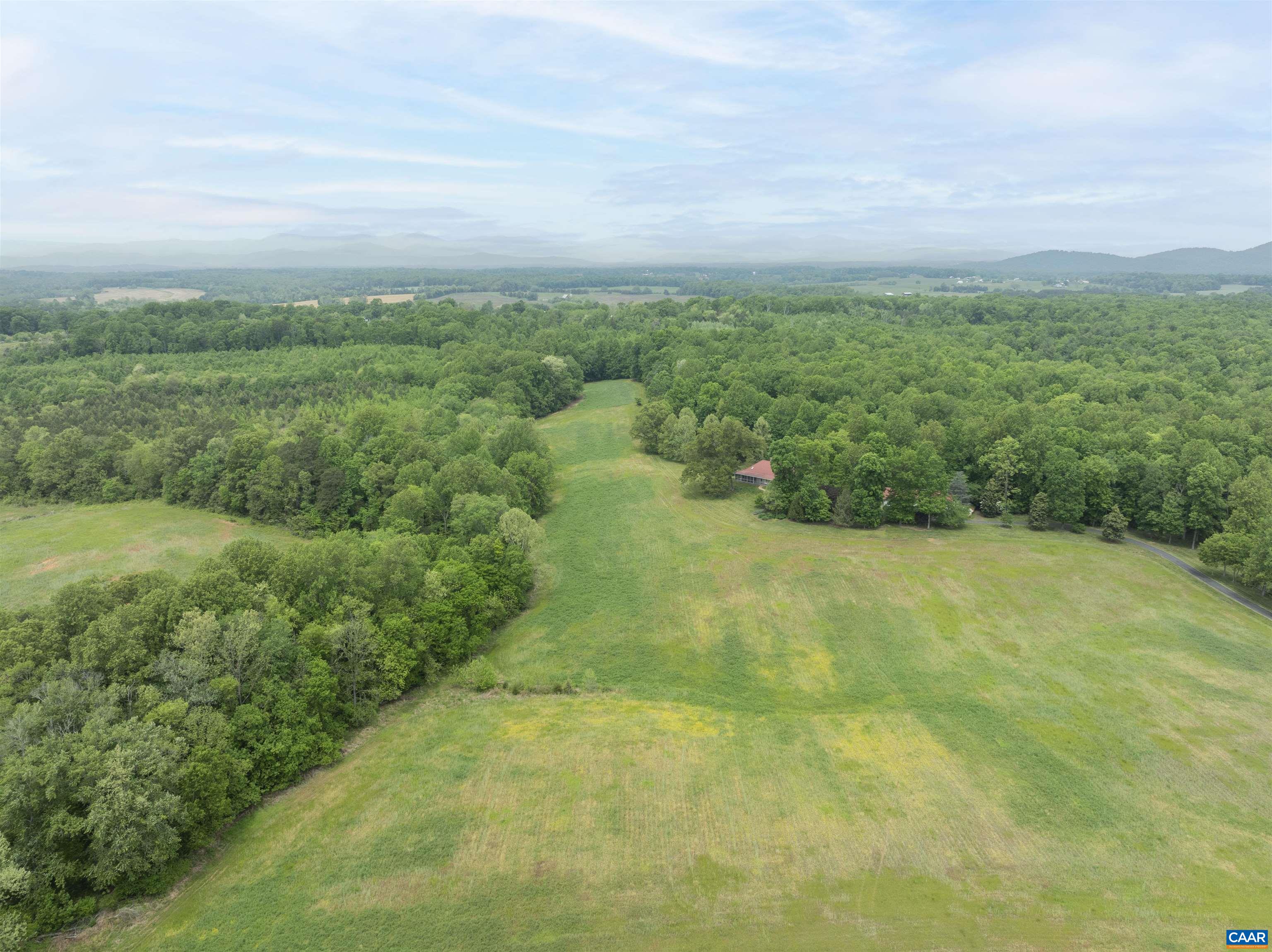 403 DEER HAVEN LN