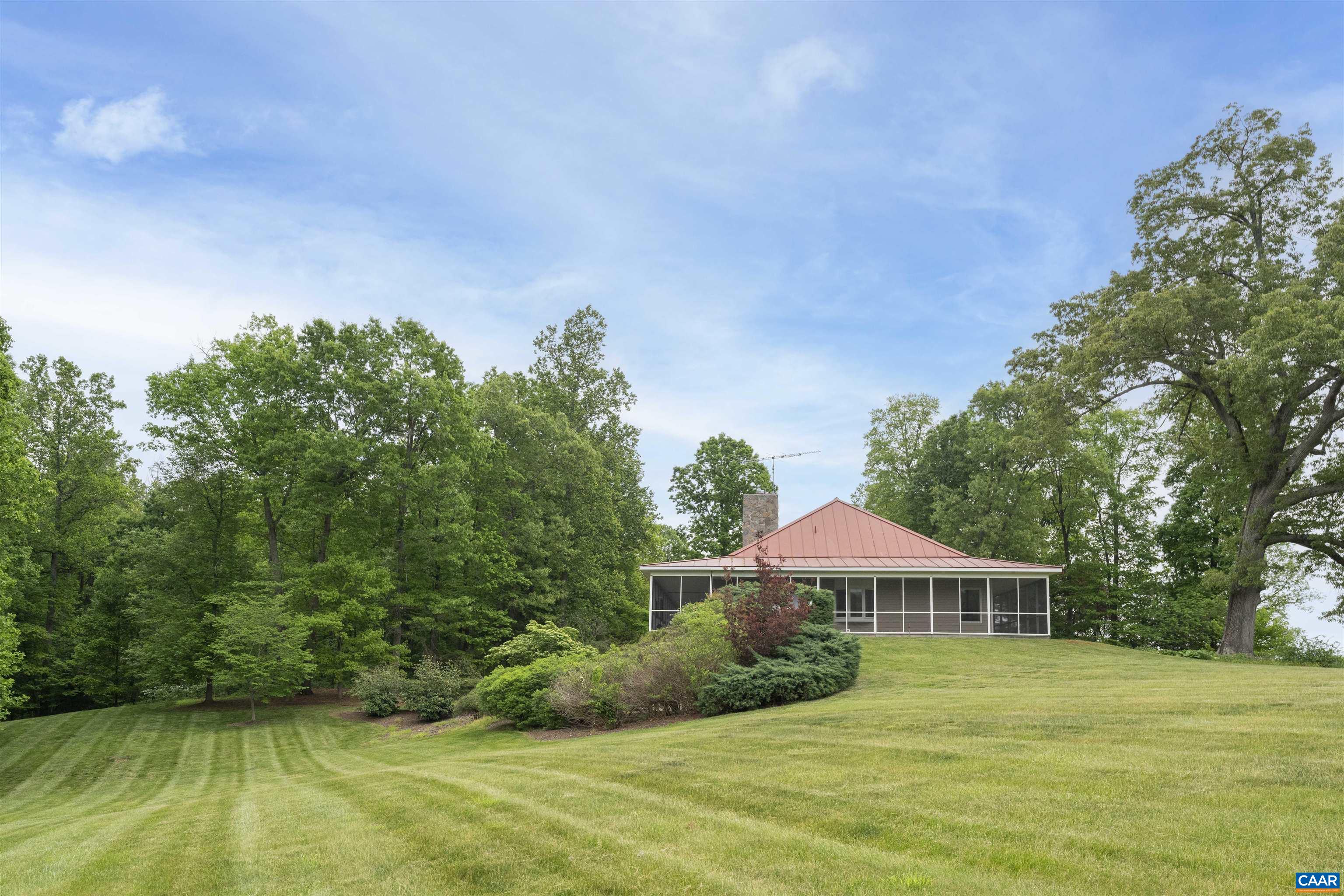403 DEER HAVEN LN
