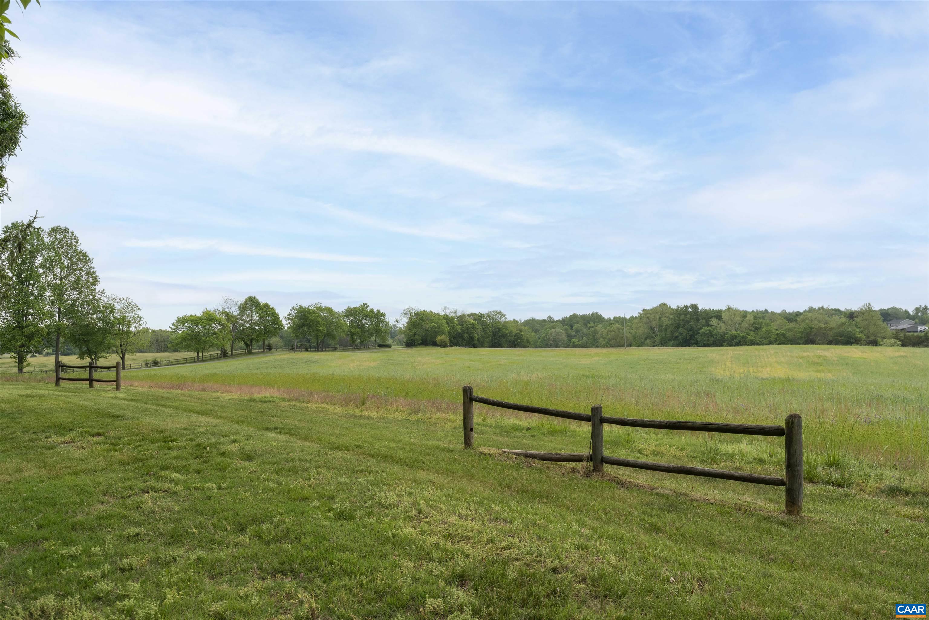 403 DEER HAVEN LN