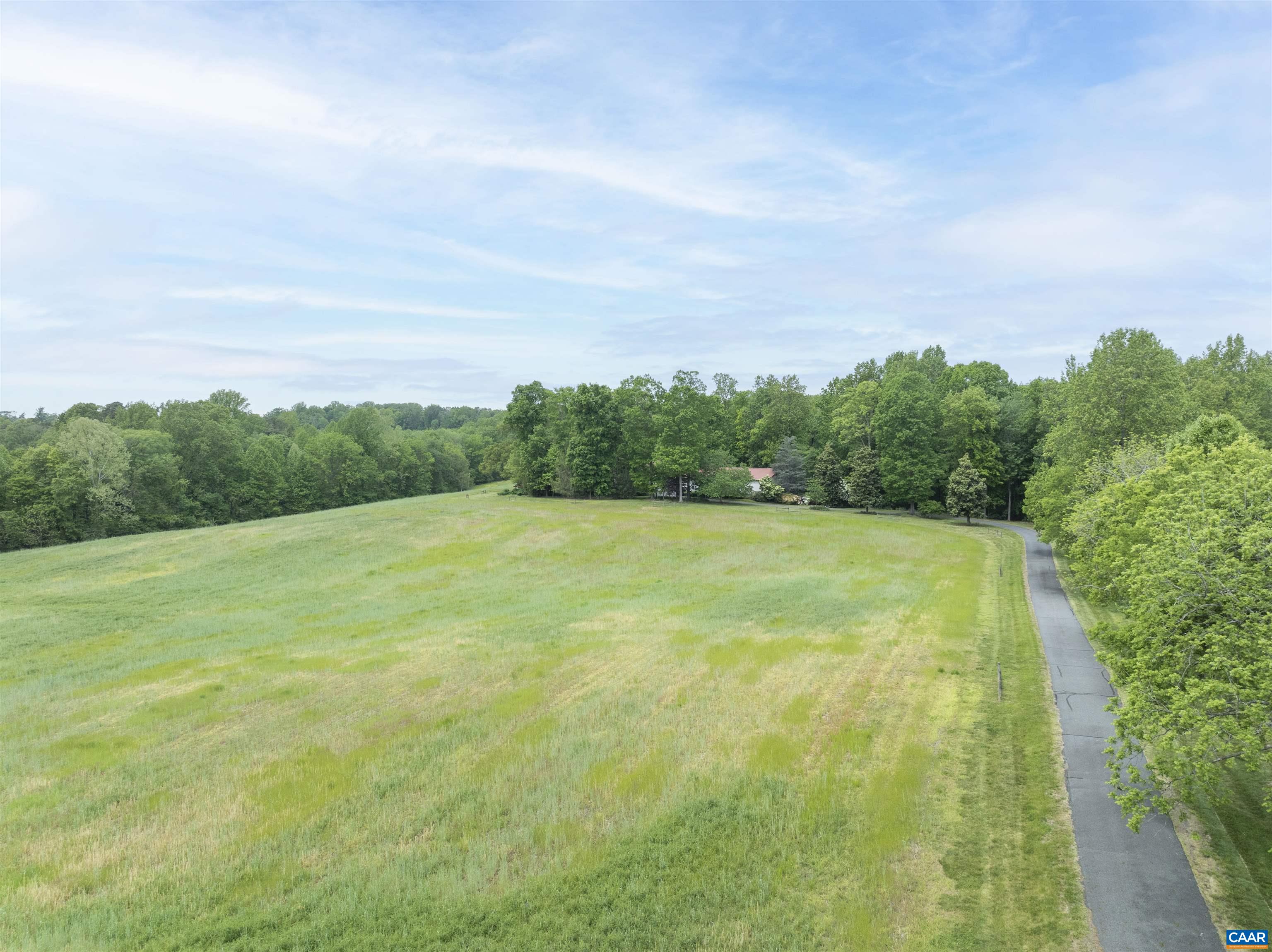 403 DEER HAVEN LN