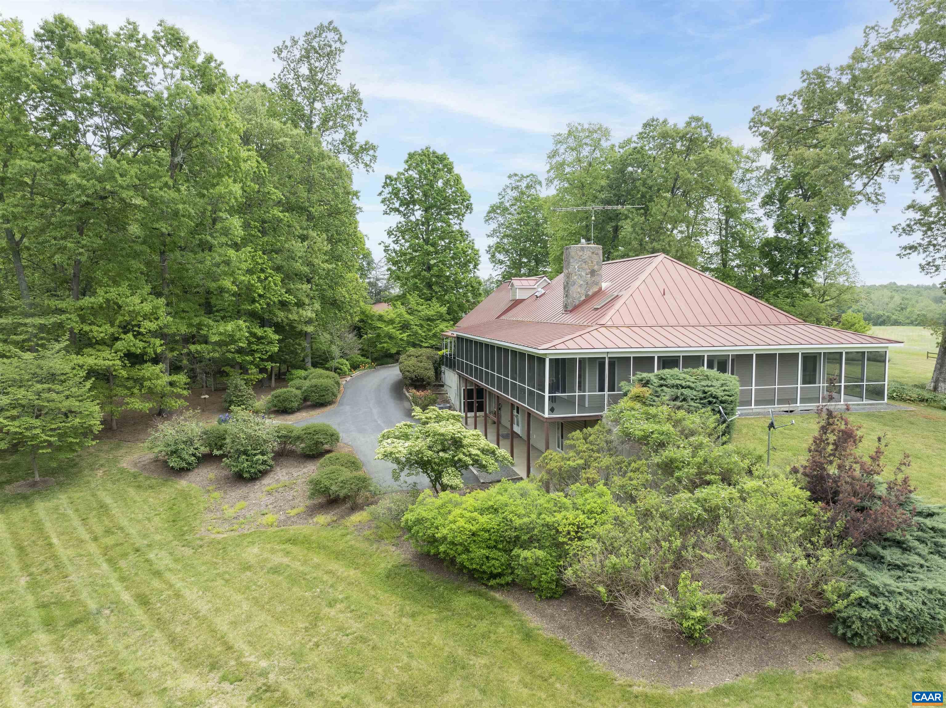 403 DEER HAVEN LN