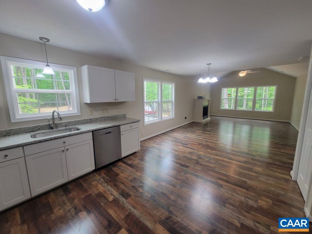 61 BROOKING LN