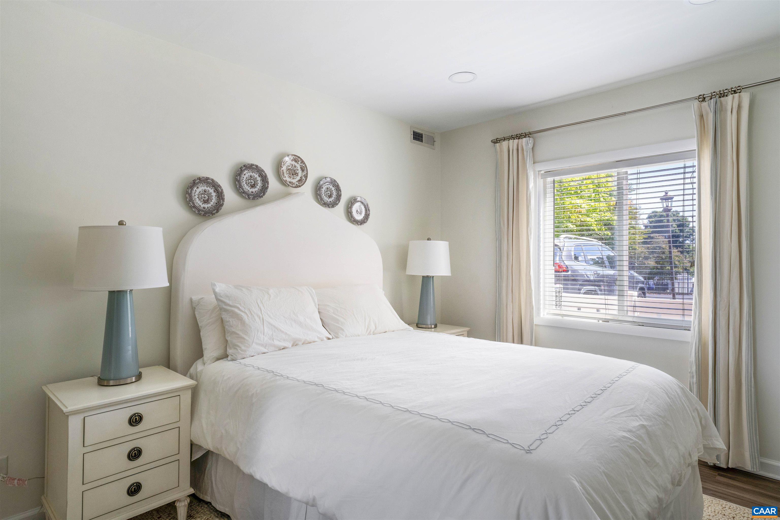 1800 JEFFERSON PARK AVE