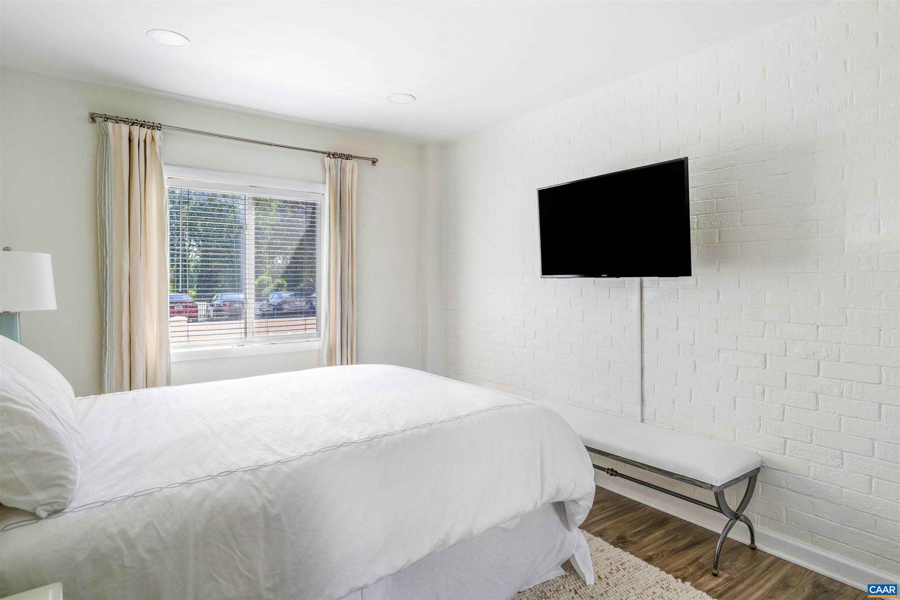 1800 JEFFERSON PARK AVE