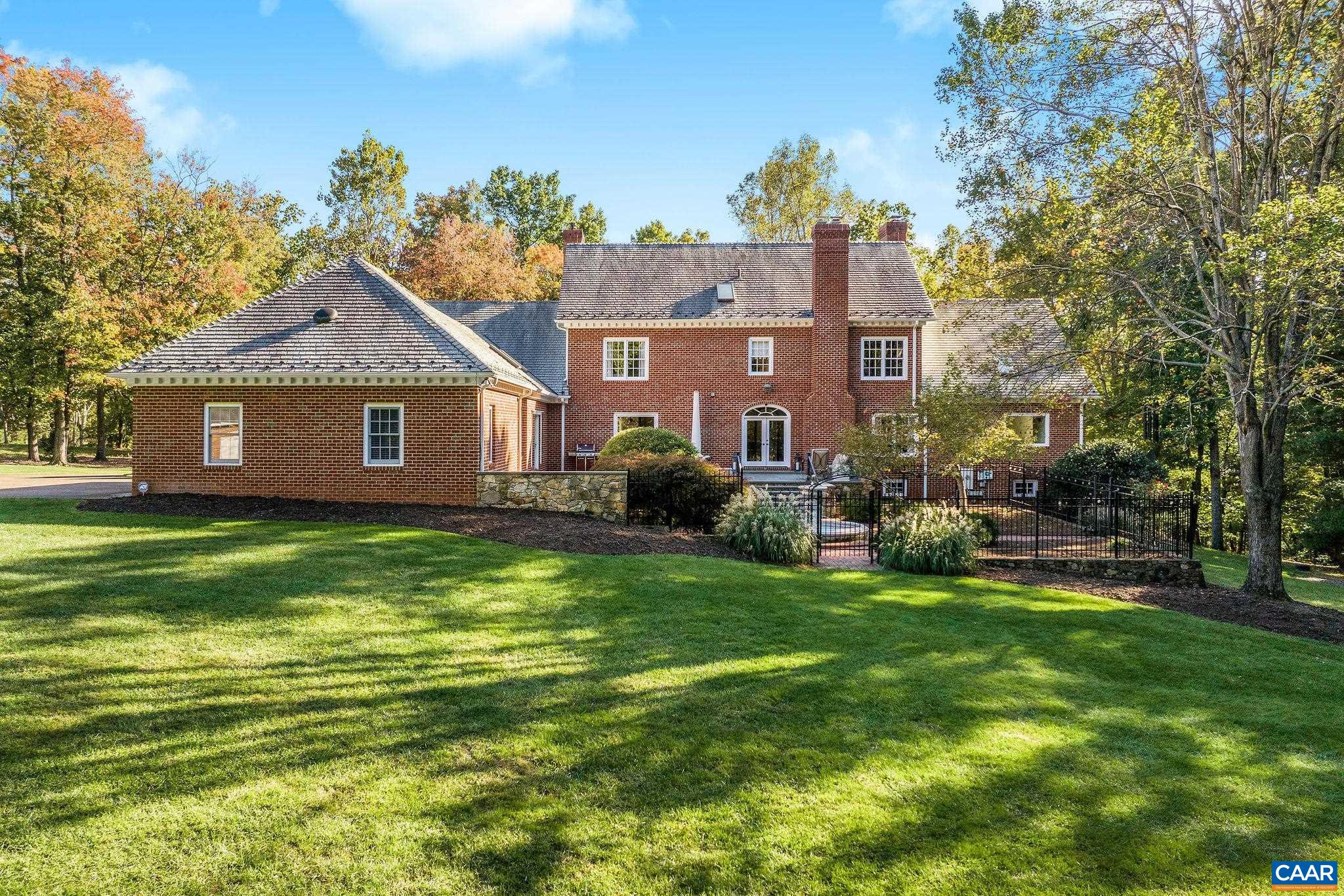 2725 HUNT COUNTRY LN