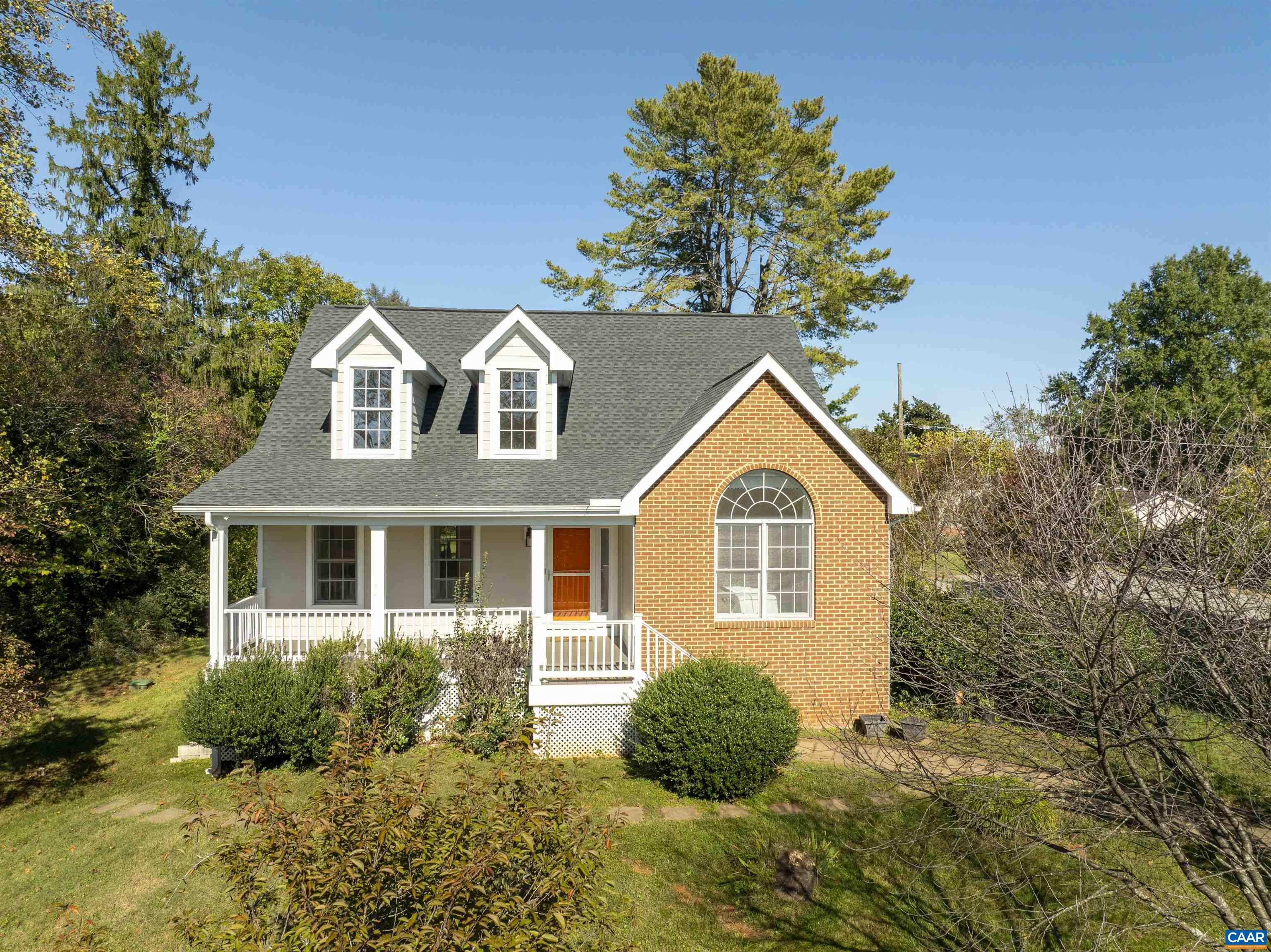 925 N MADISON RD