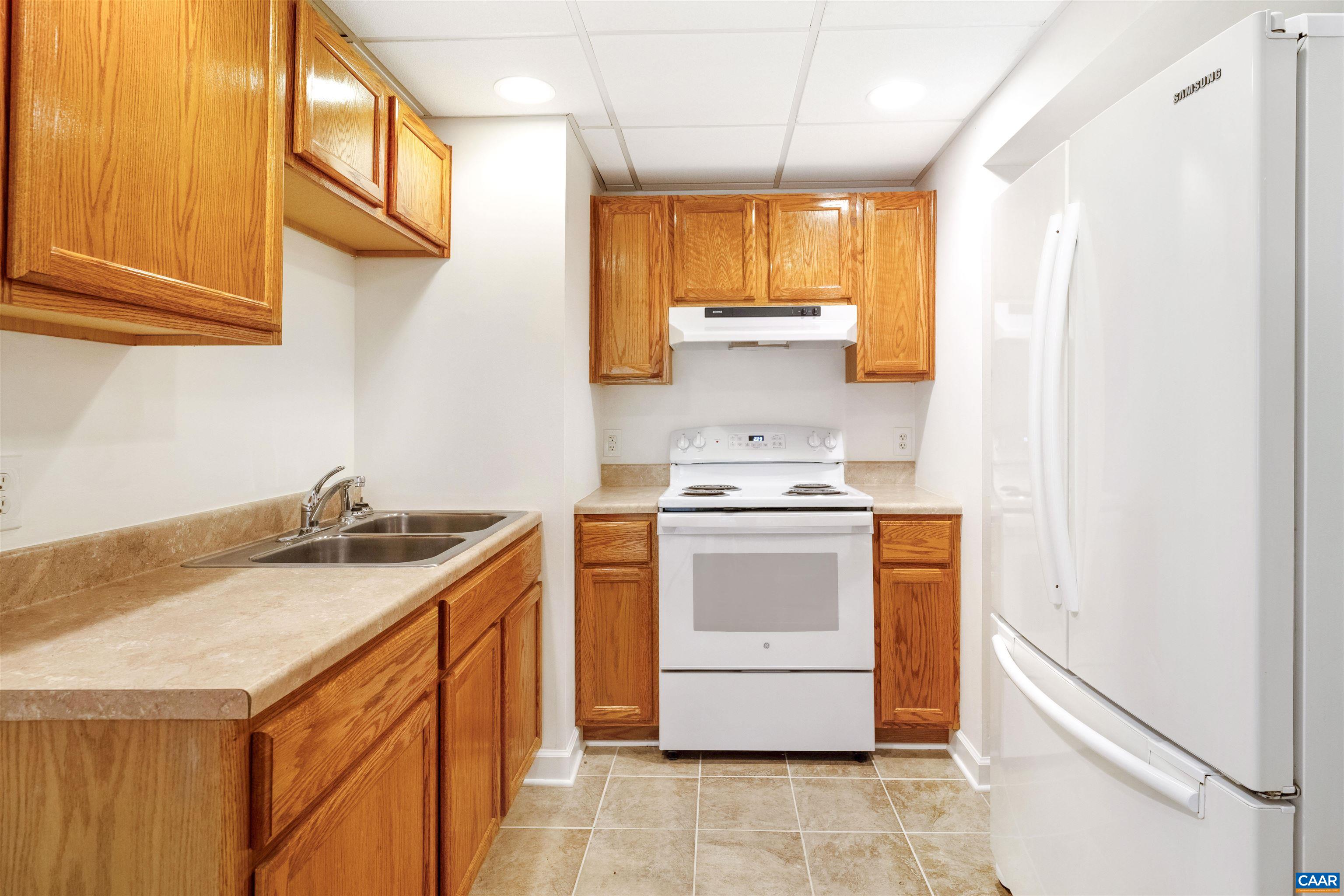 925 N MADISON RD