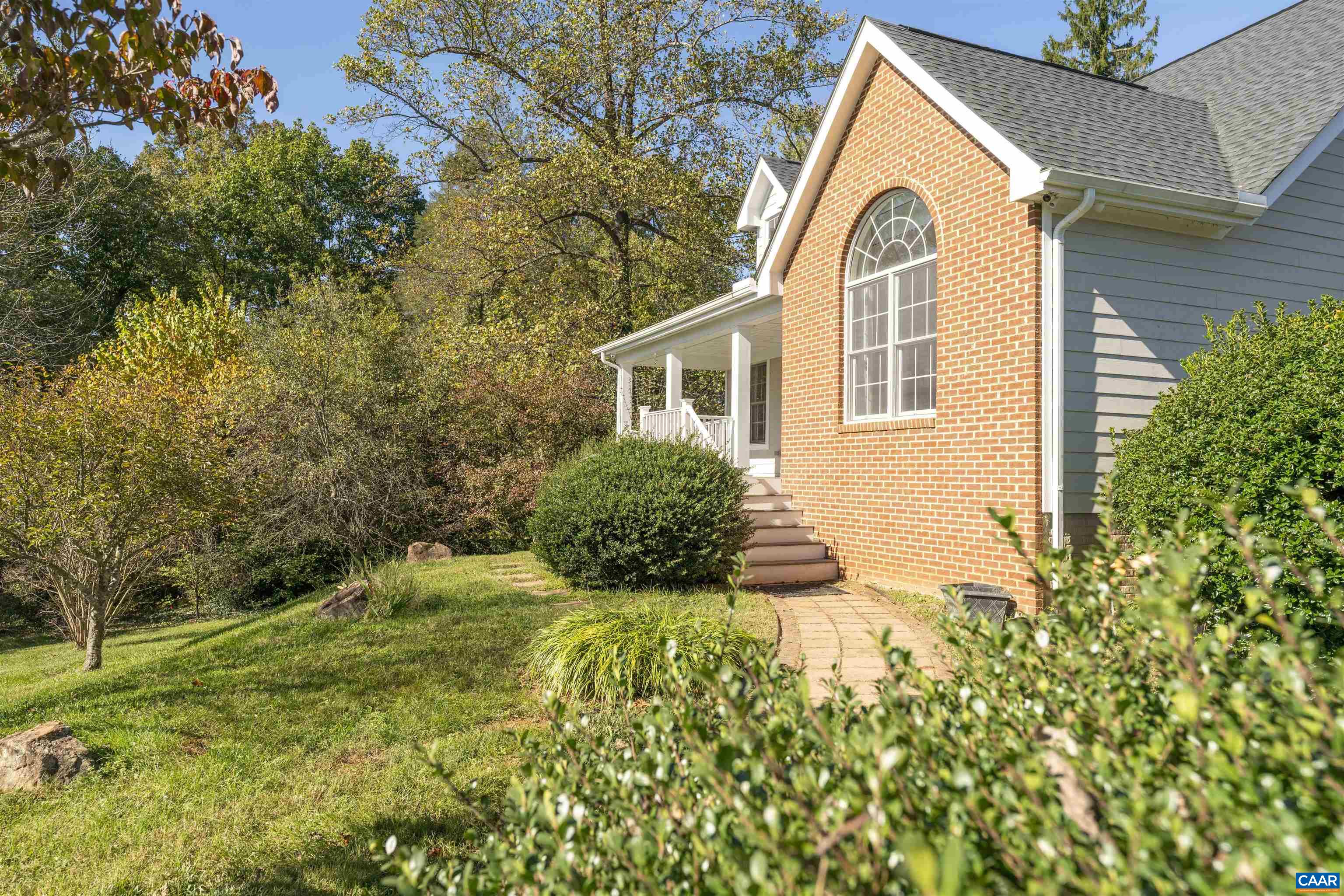 925 N MADISON RD