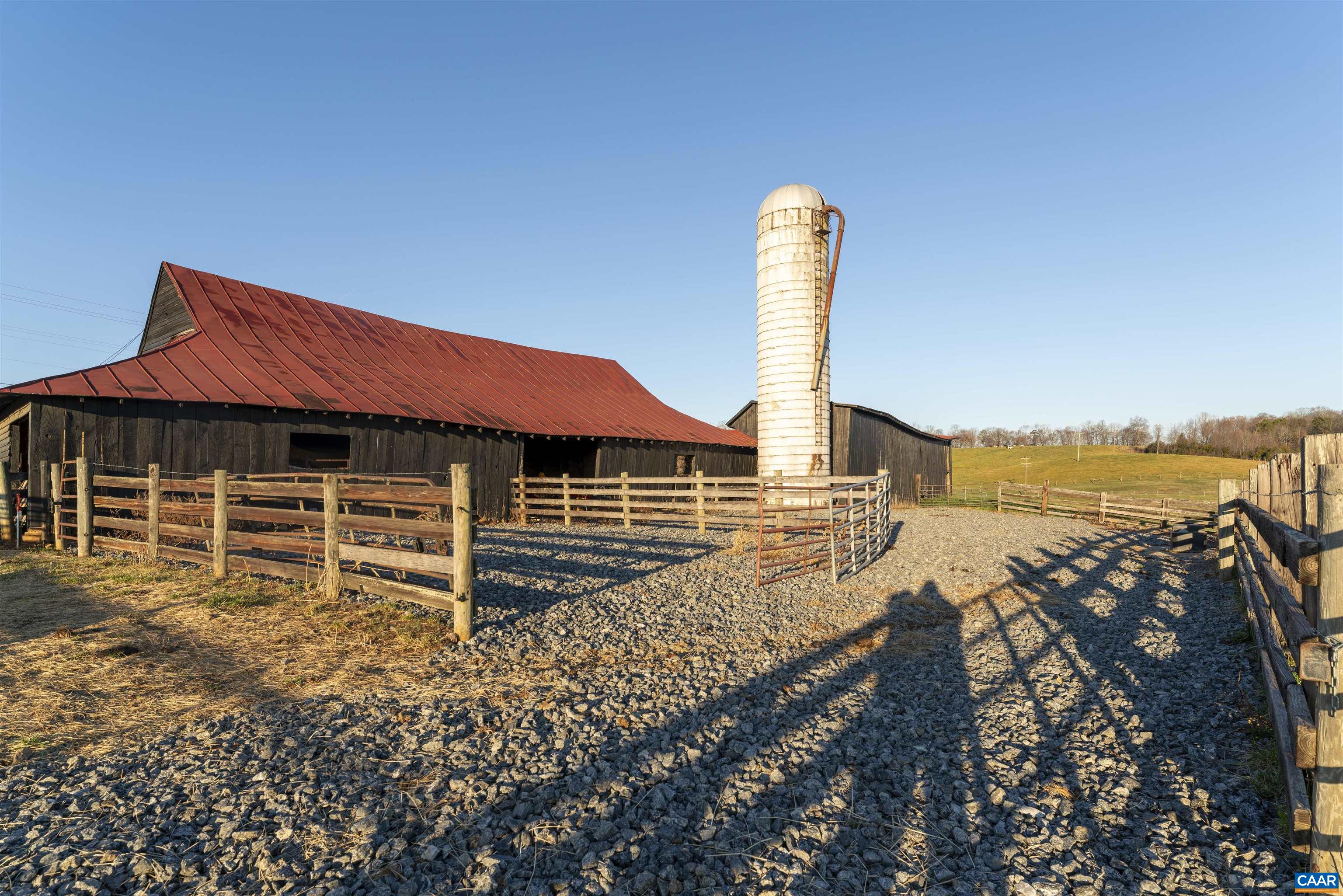 2427 S BLUE RIDGE TPK