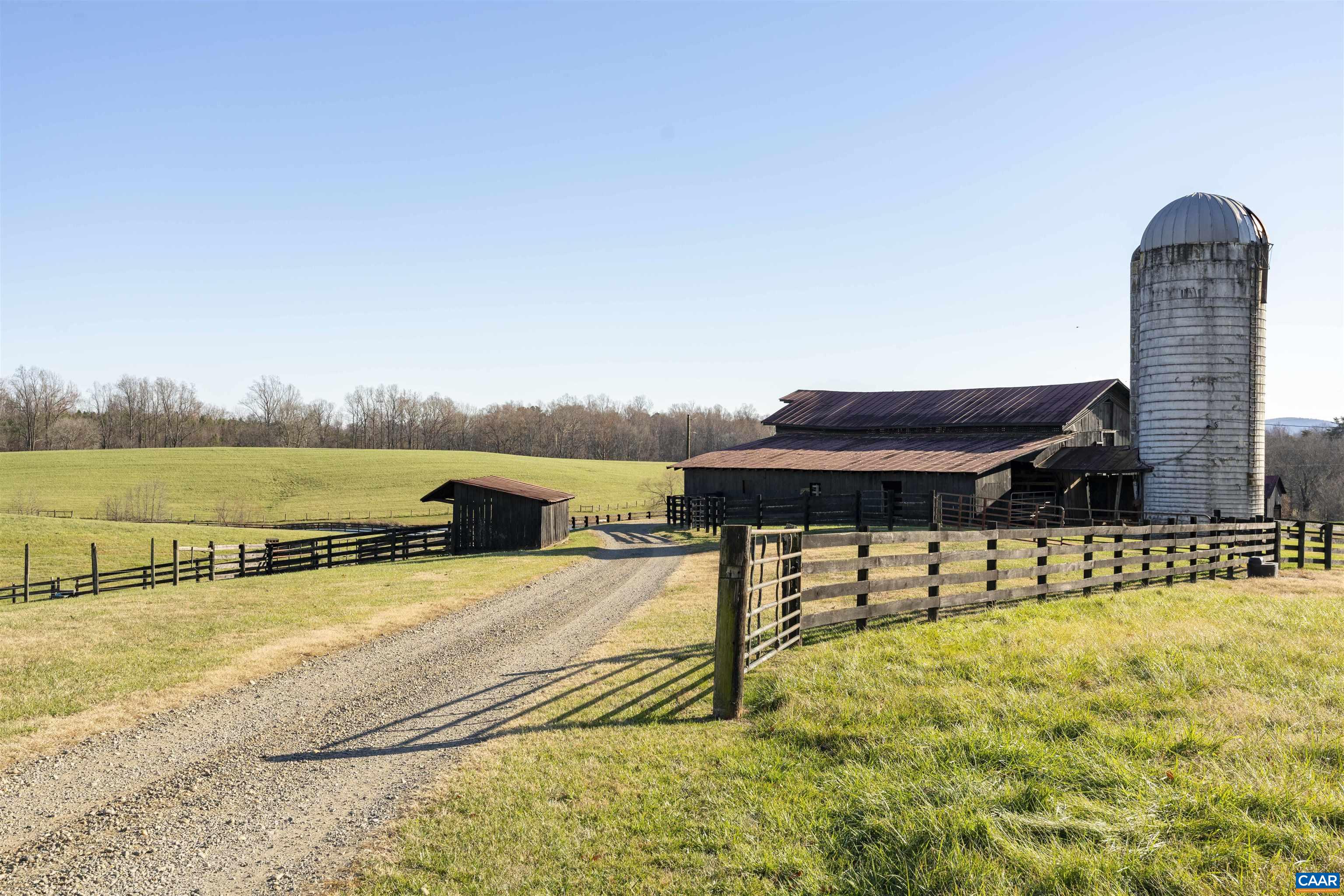 2427 S BLUE RIDGE TPK