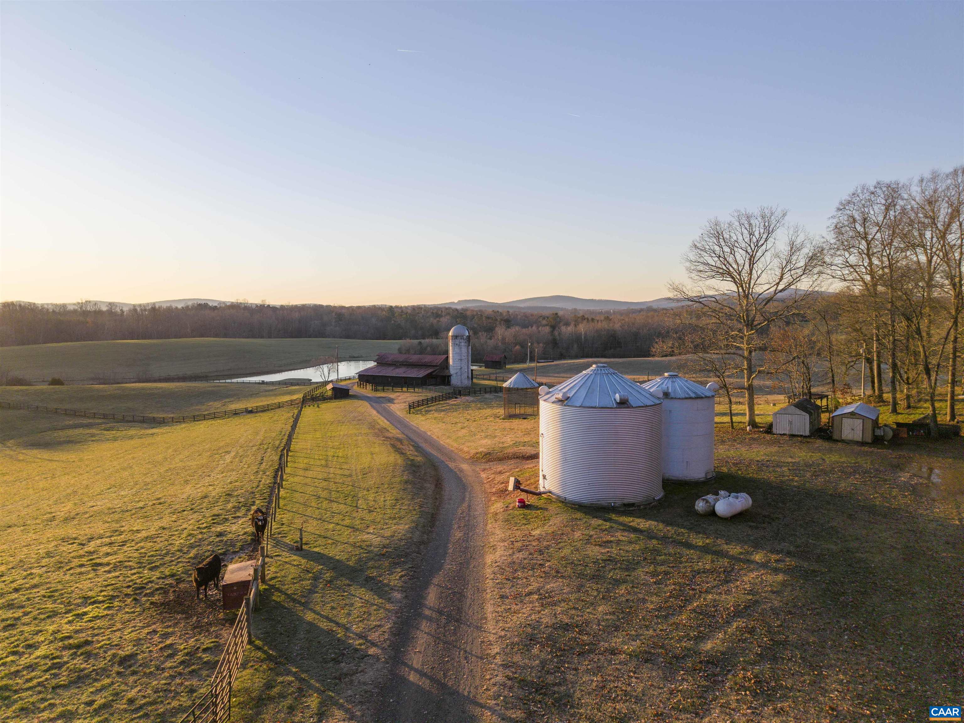 2427 S BLUE RIDGE TPK