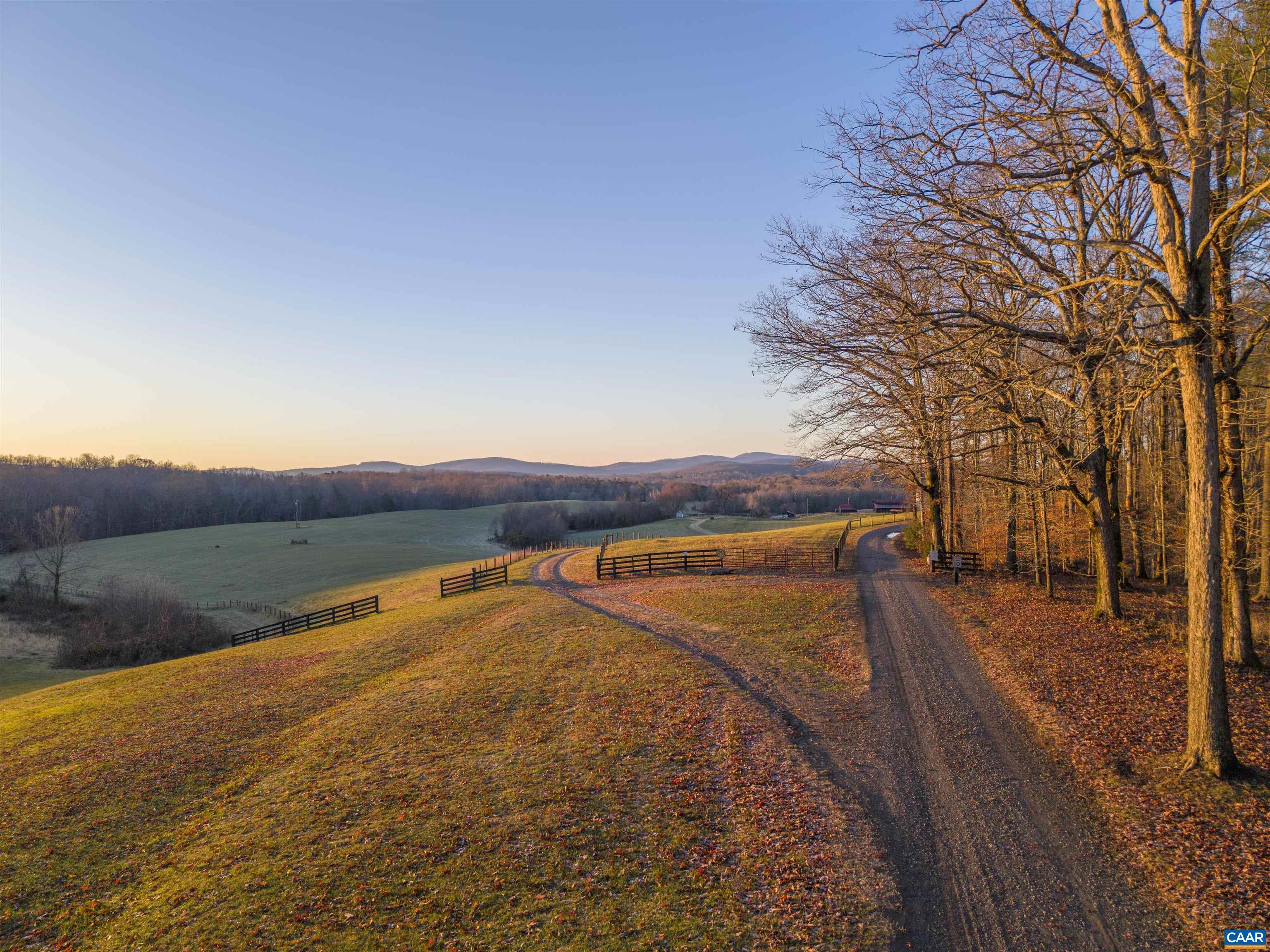 2427 S BLUE RIDGE TPK