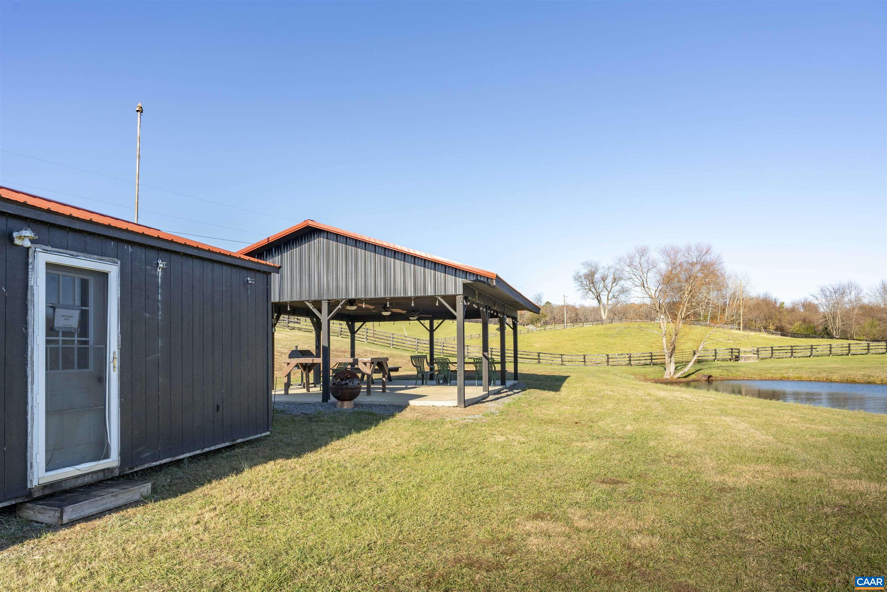 2427 S BLUE RIDGE TPK