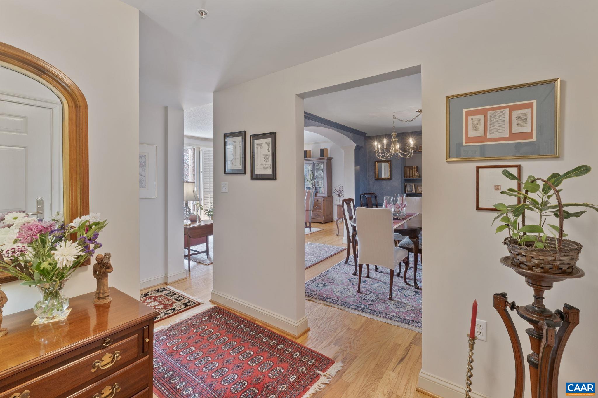500 CRESTWOOD DR Unit: 2207