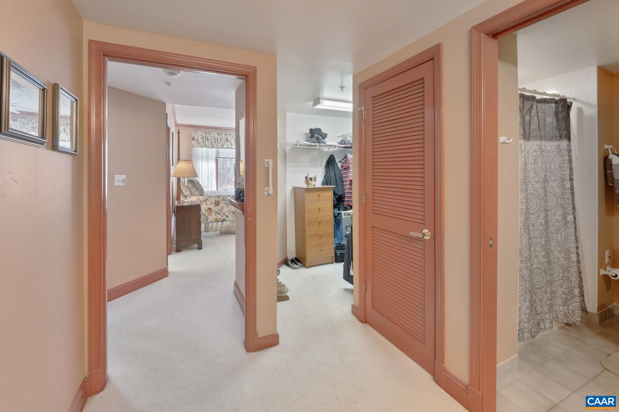 500 CRESTWOOD DR Unit: 2207