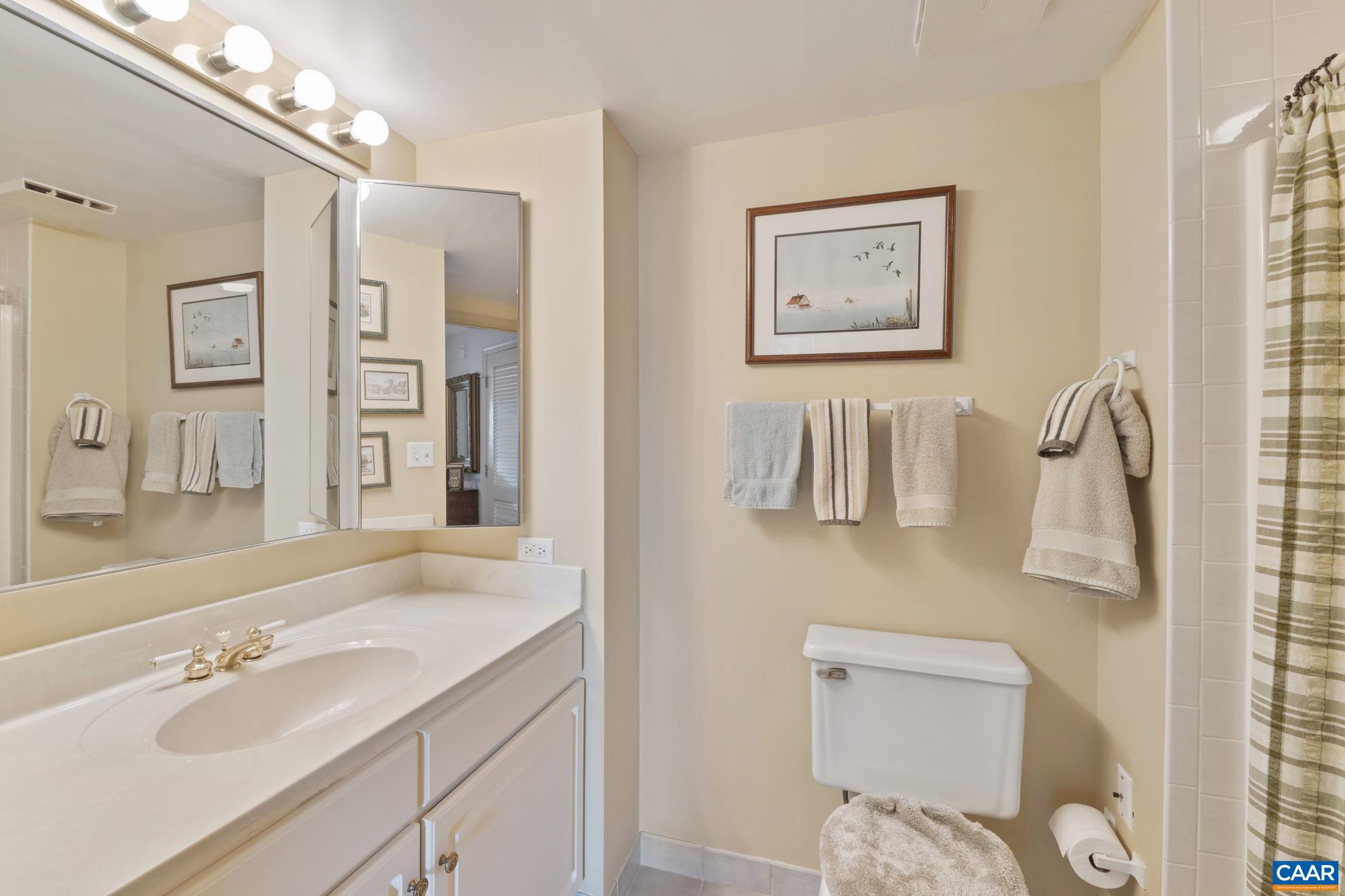 500 CRESTWOOD DR Unit: 2207