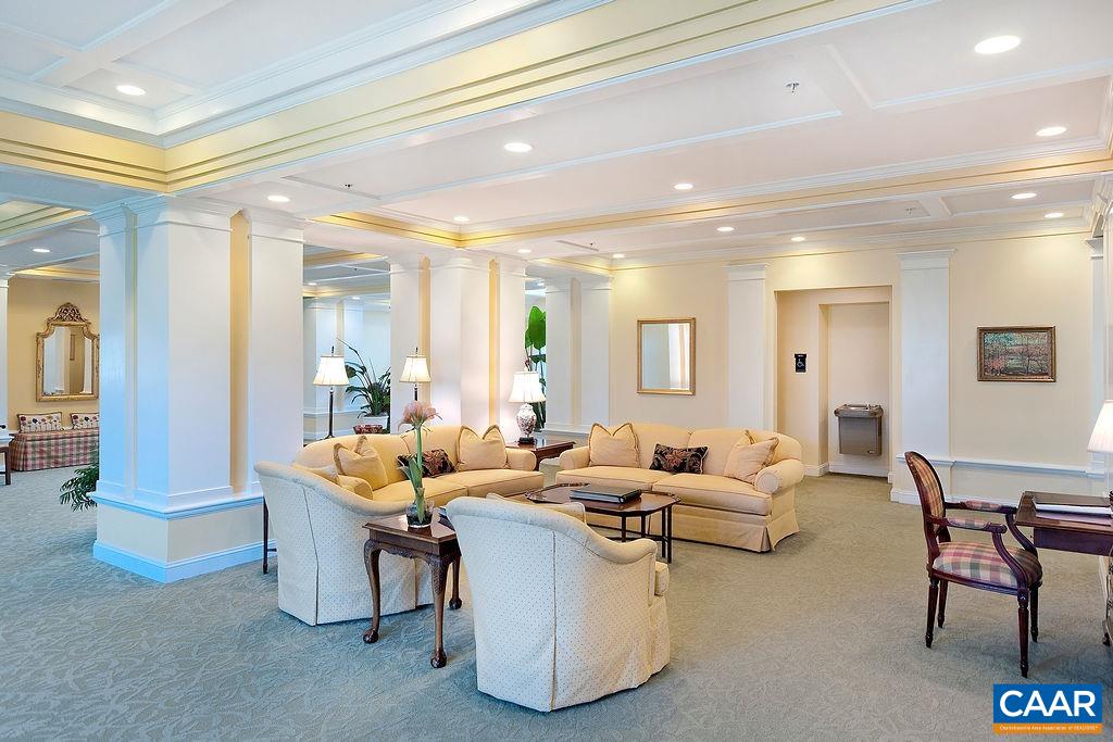 500 CRESTWOOD DR Unit: 2207