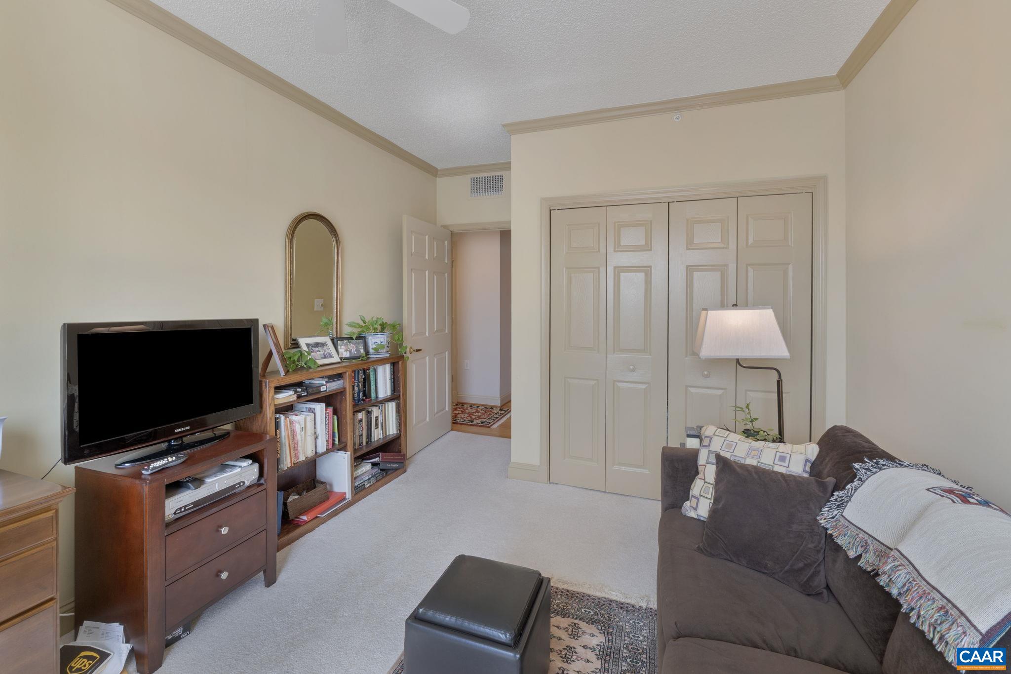 500 CRESTWOOD DR Unit: 2207